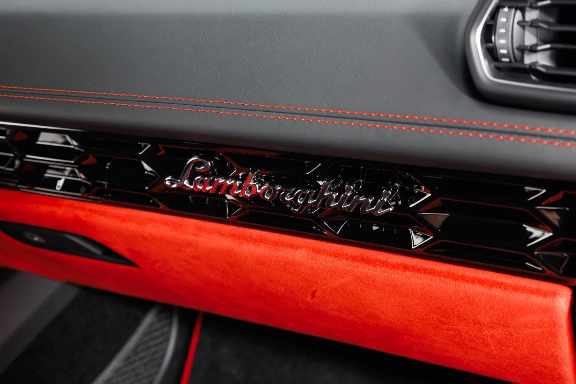 mph039_1175837635_Used_2023_Lamborghini_Huracan_EVO_1790005629_d817326e86