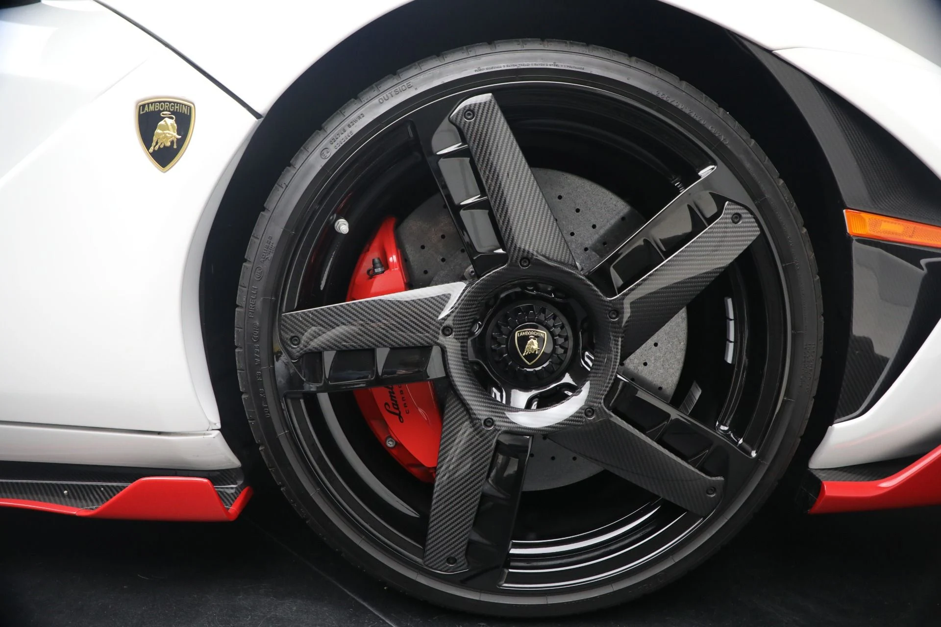 mph039_1178987491_Used_2017_Lamborghini_Centenario_Roadster_1778176880_ff2f20105b