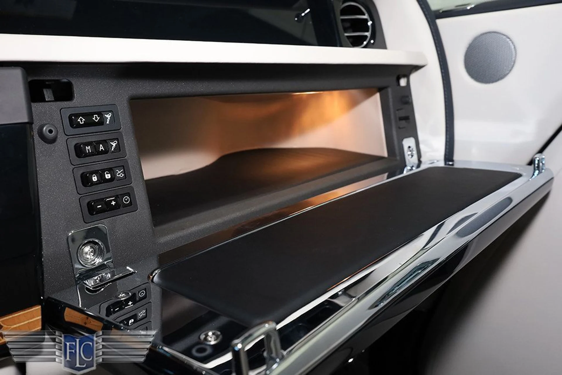 mph039_1192610822_used_2017_rolls_royce_phantom_dropheadcoupe_9689_22945304_40_1024_c40acd611e