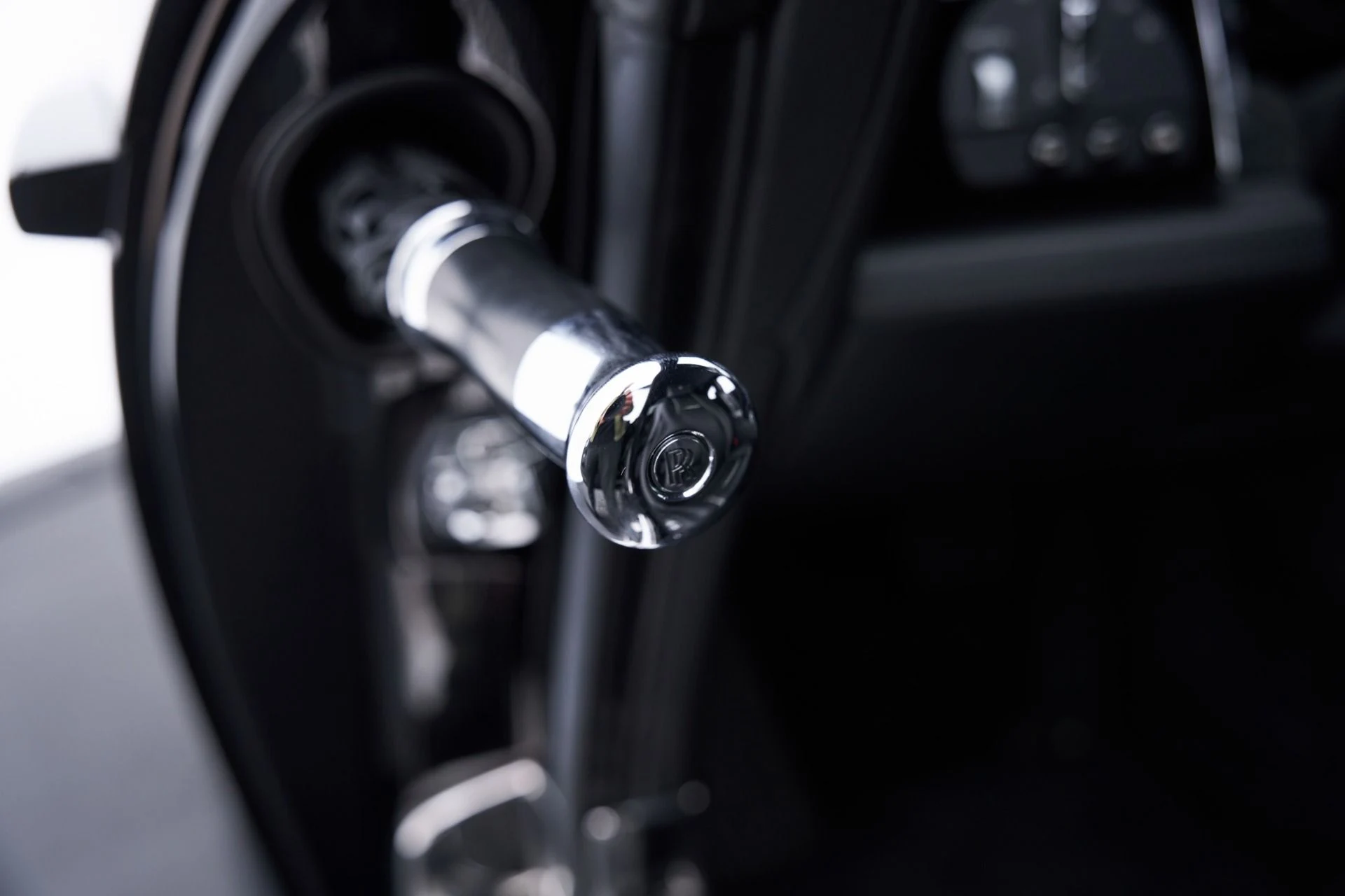 mph039_1213702066_Used_2015_Rolls_Royce_Wraith_Base_1792602992_bd5c02345b