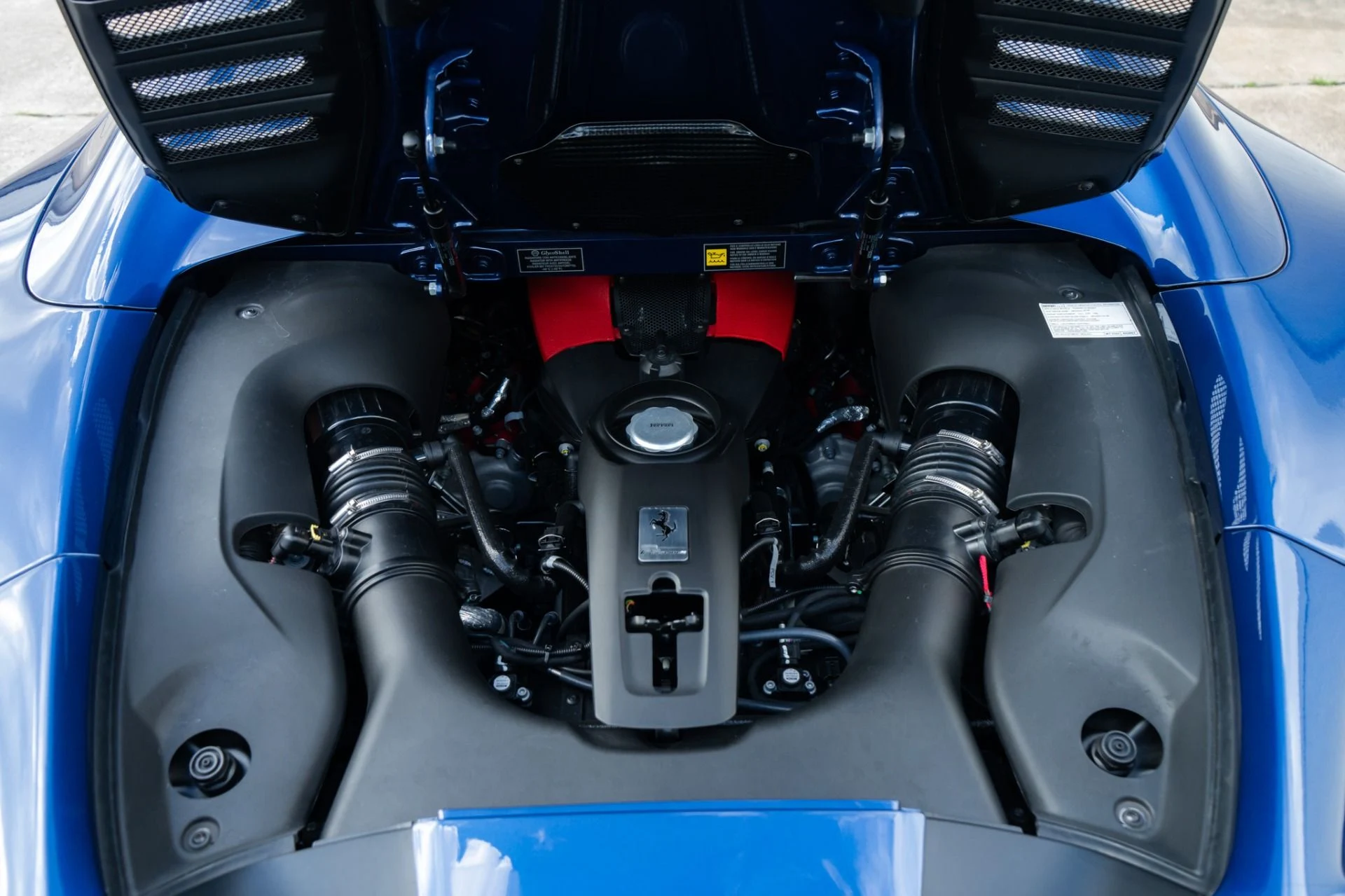 mph039_1220744382_Used_2022_Ferrari_F8_Spider_1779493507_9274286b58