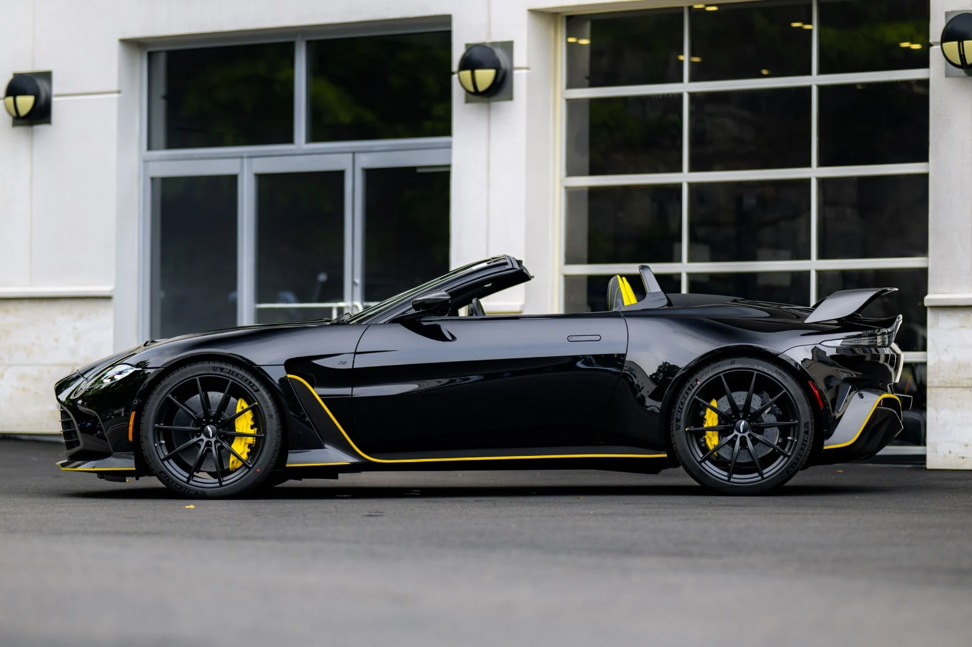 mph039_1227763999_Used_2023_Aston_Martin_Vantage_V12_1766157928_a669c46488