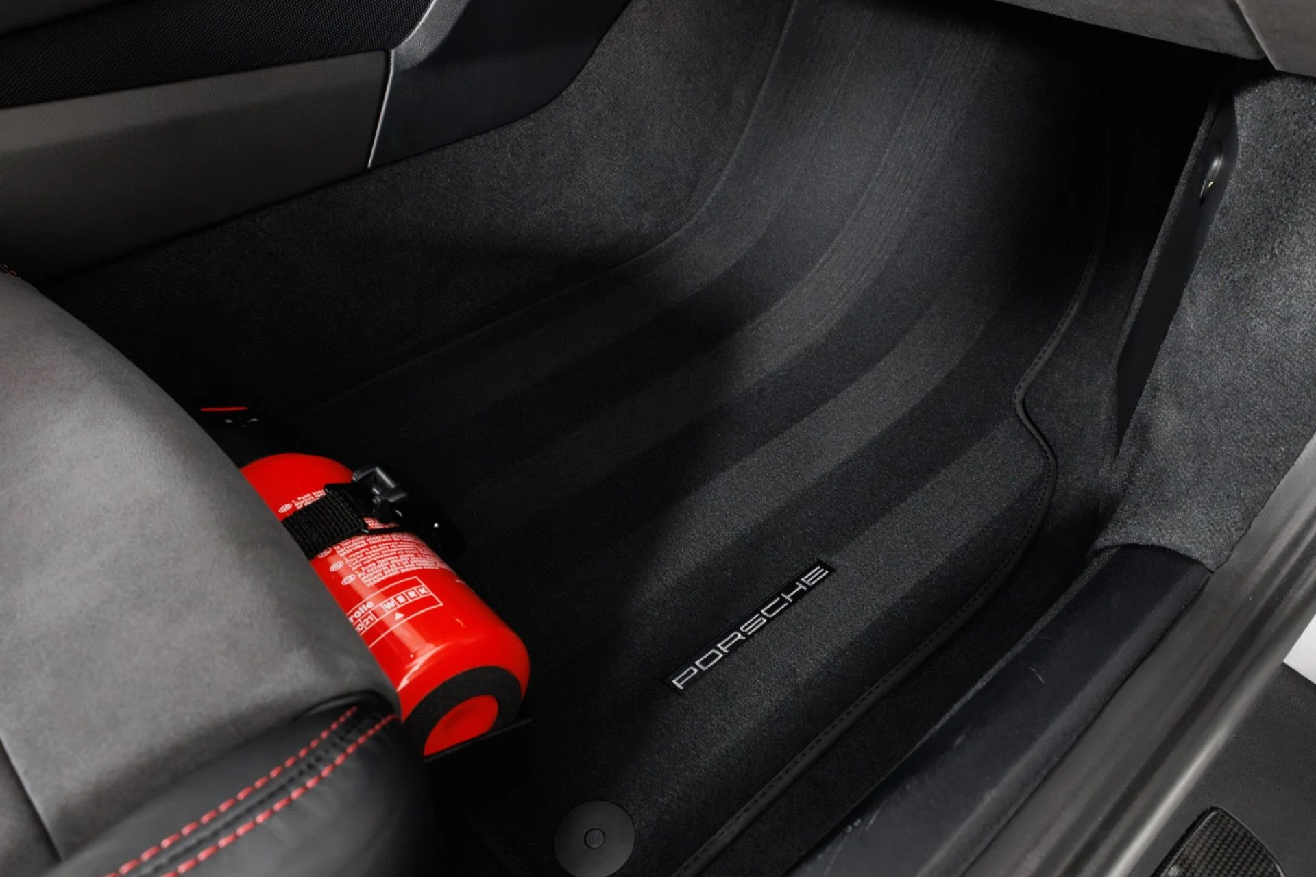 mph039_1228227829_Used_2018_Porsche_911_GT_2_RS_1791916169_1e4671ded8