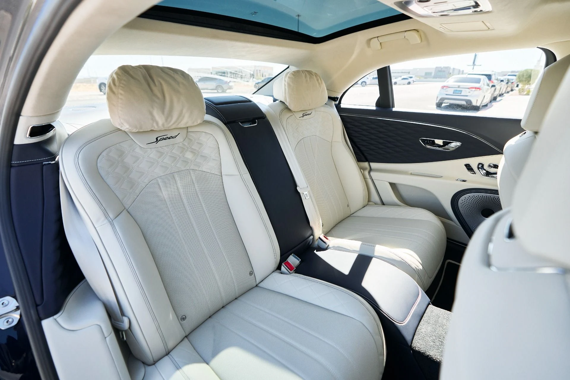 mph039_1230644937_Used_2024_Bentley_Flying_Spur_Mulliner_W12_1760650660_0b9a9e1d72