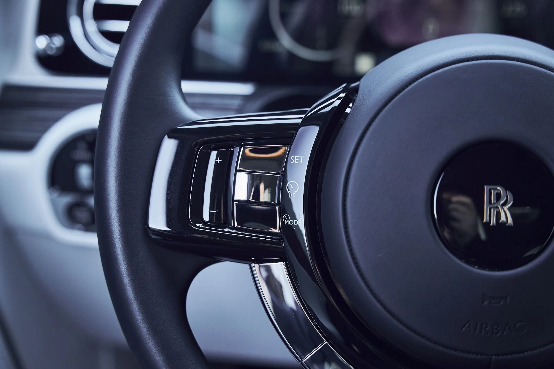 mph039_1230717895_Used_2024_Rolls_Royce_Spectre_Base_1771724483_18e728d186