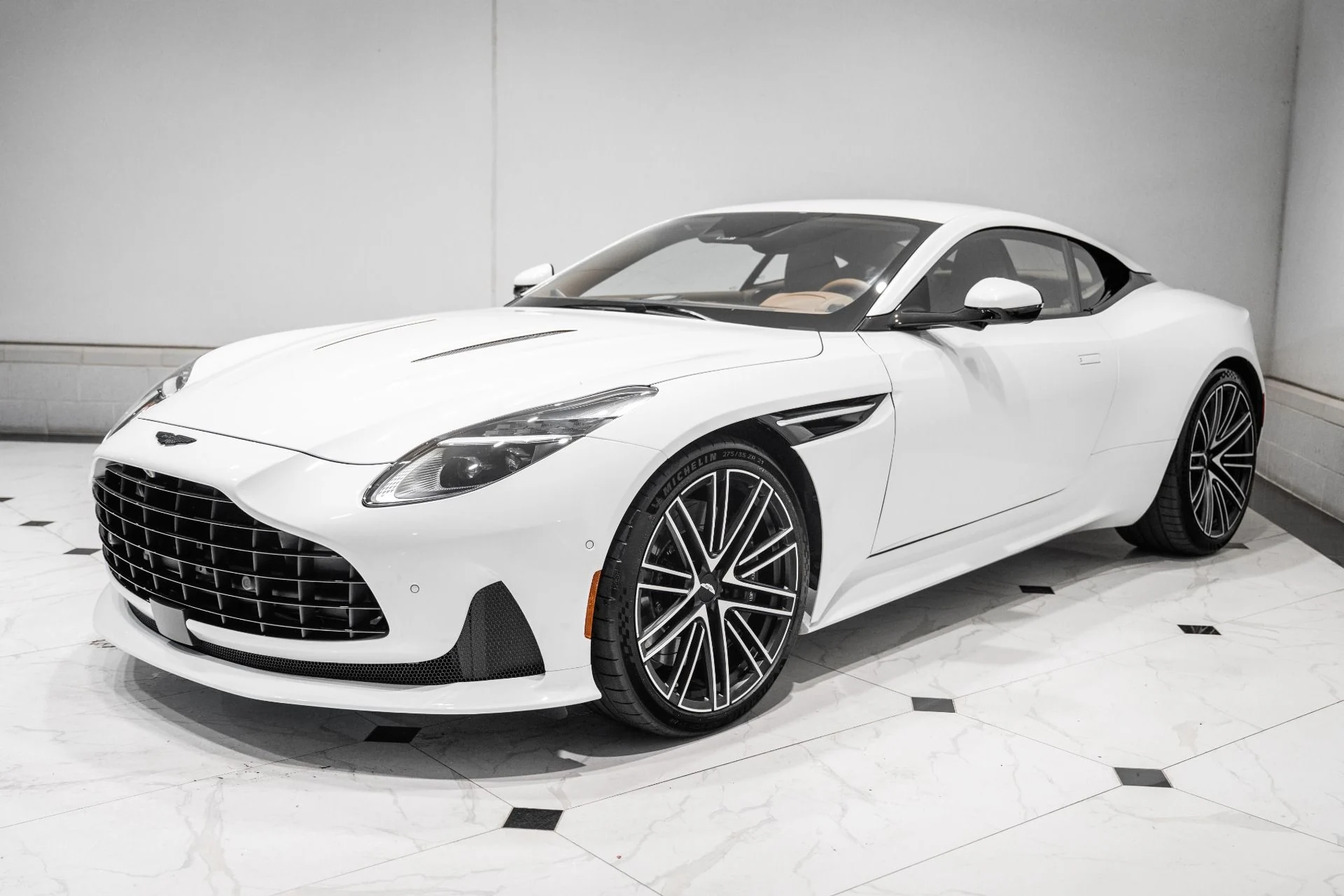 mph039_1274062062_Used_2024_Aston_Martin_DB_12_V8_COUPE_1784304834_86a4bf915f