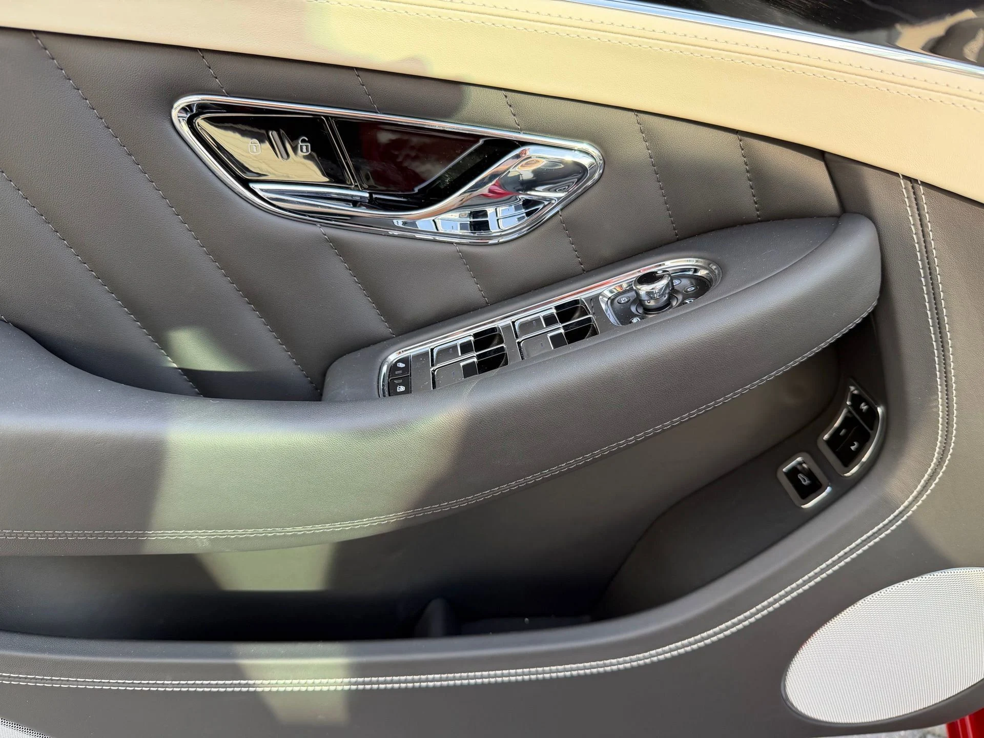 mph039_1290099880_3e9c7af9b6a94225ade13d3a3f0964e8_1d943241aa