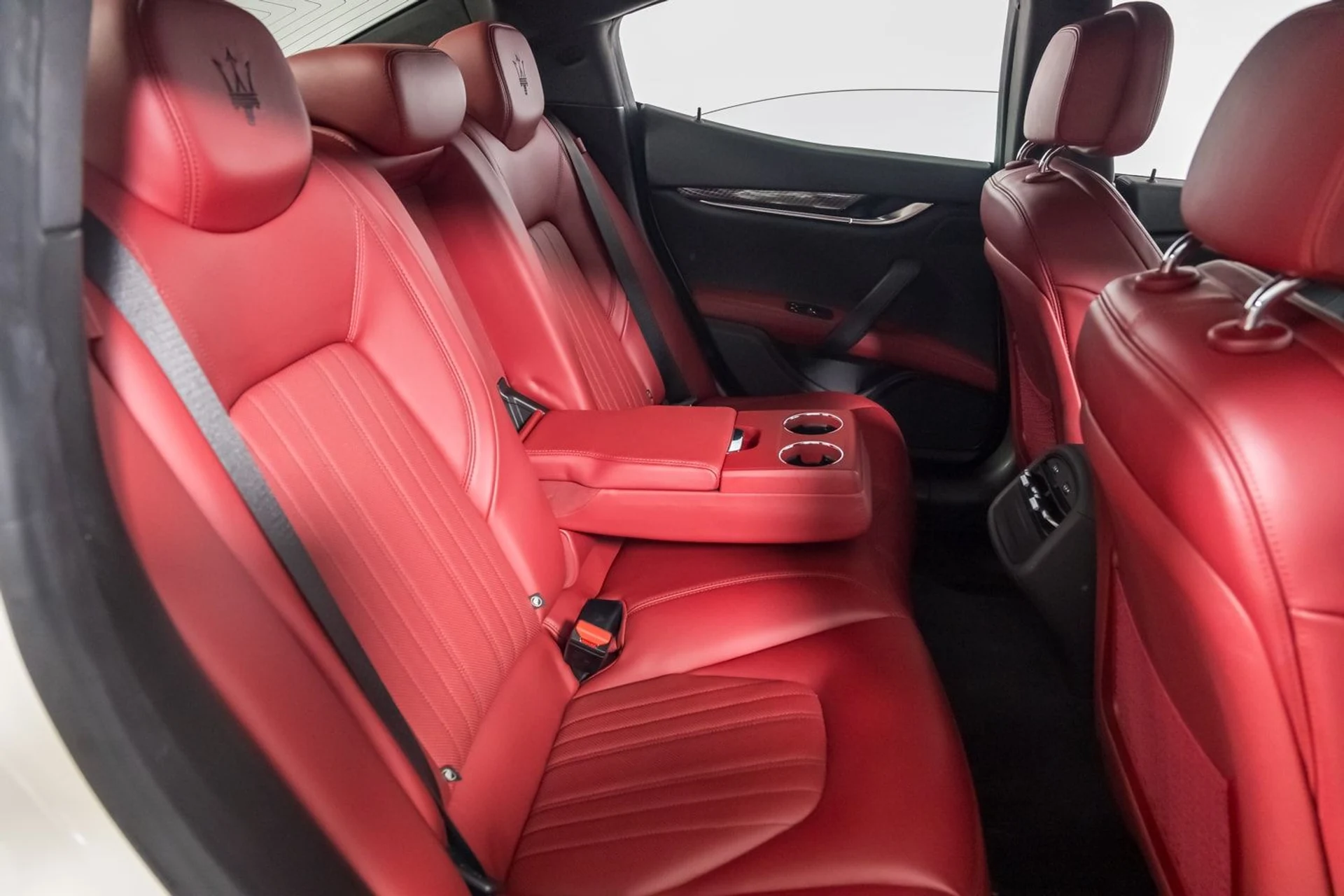 mph039_1296587765_b8cbc4103a674524bbc84099282f0015_93c6494f11