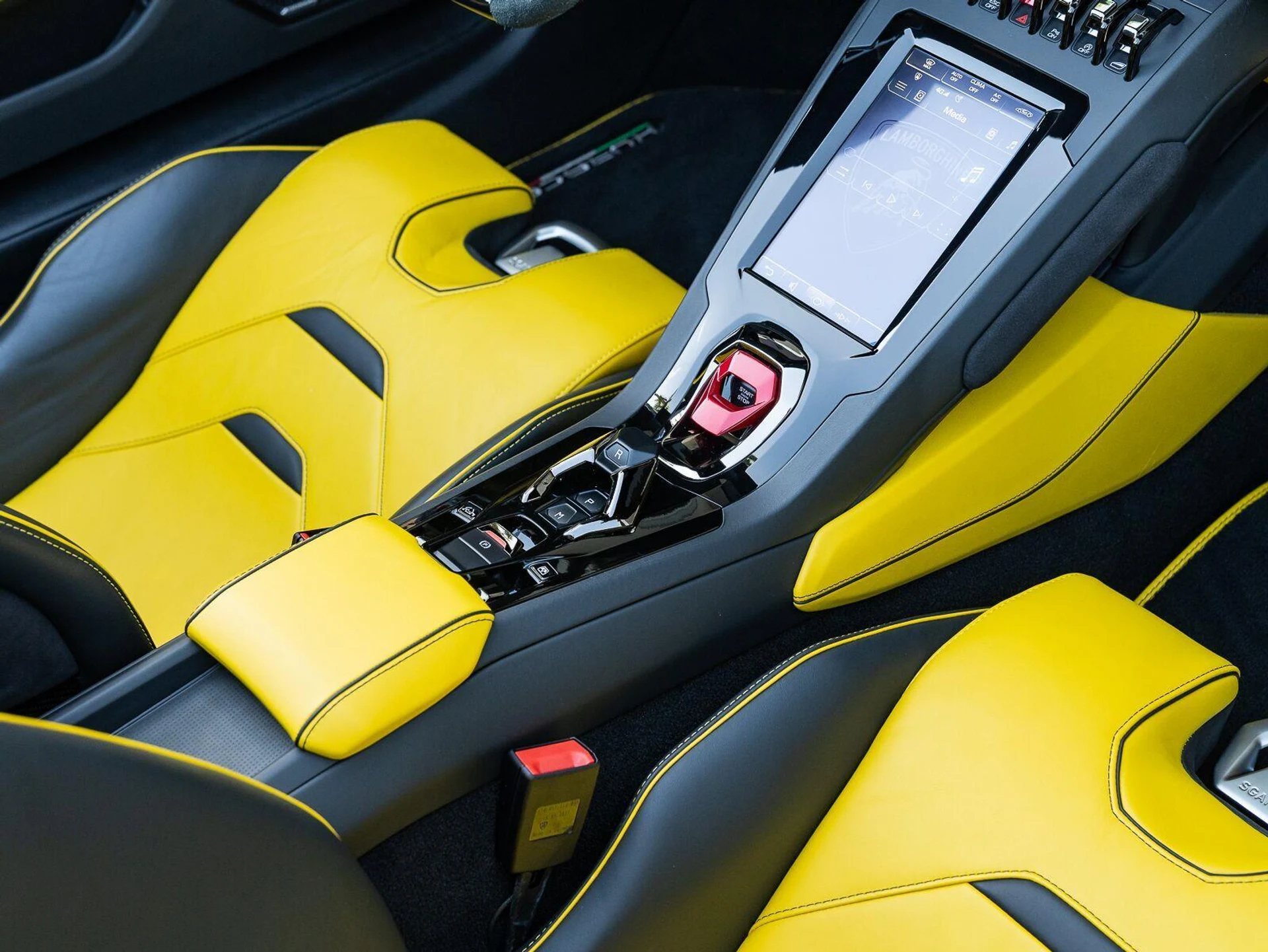 mph039_1298671037_Used_2022_Lamborghini_Huracan_EVO_Spyder_AWD_1792704195_f2e734f402