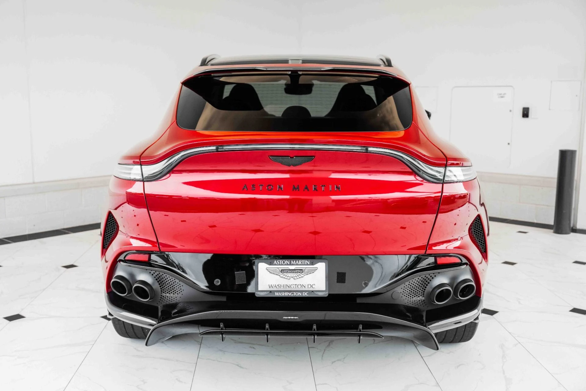 mph039_1312819470_Used_2023_Aston_Martin_DBX_707_1697843884_7b25e91f35
