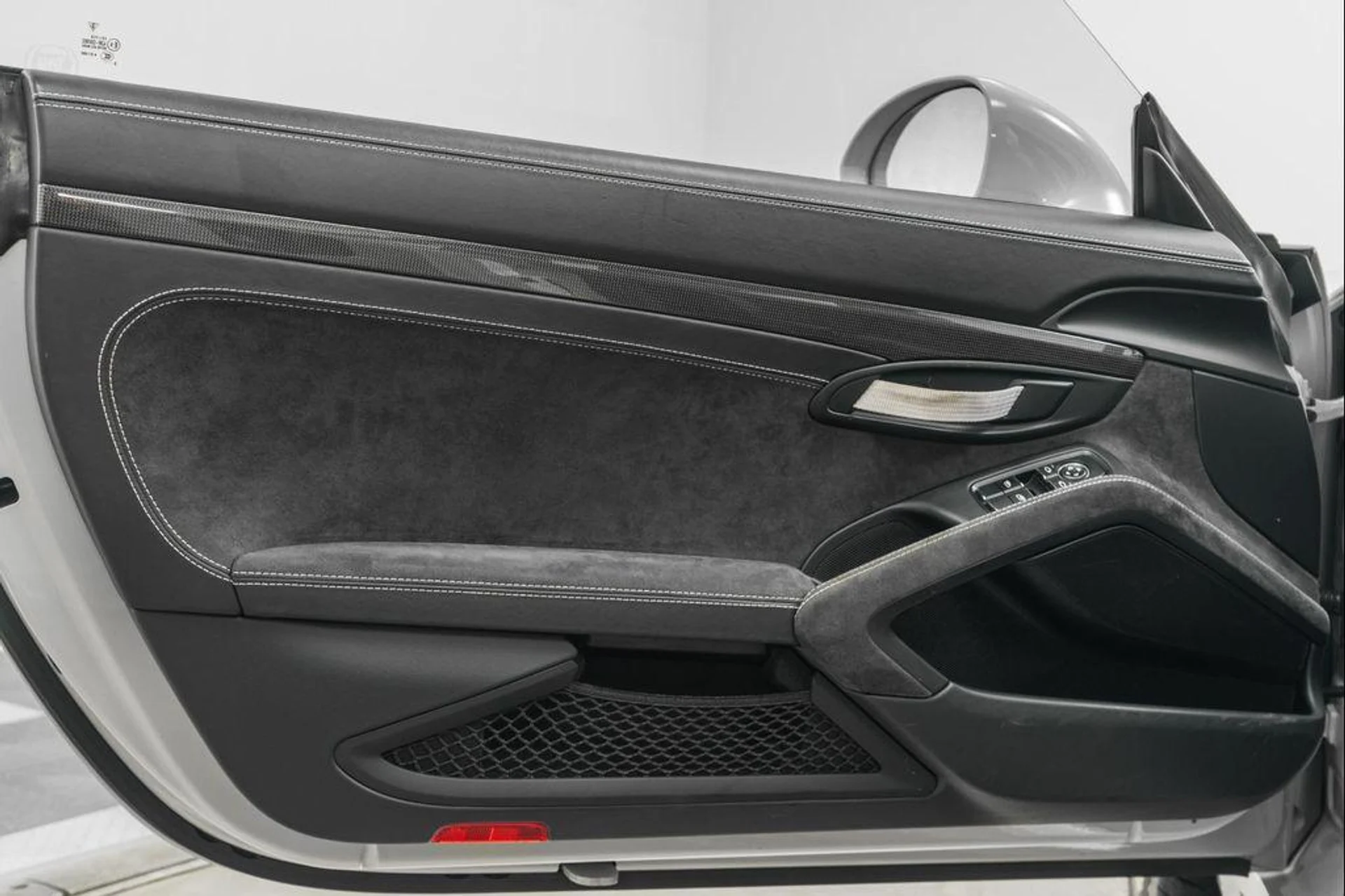 mph039_1317396296_A5sej5_Fla9_T_Ov50_B0_SNX_Ne_AW_6_YE_267268fae5