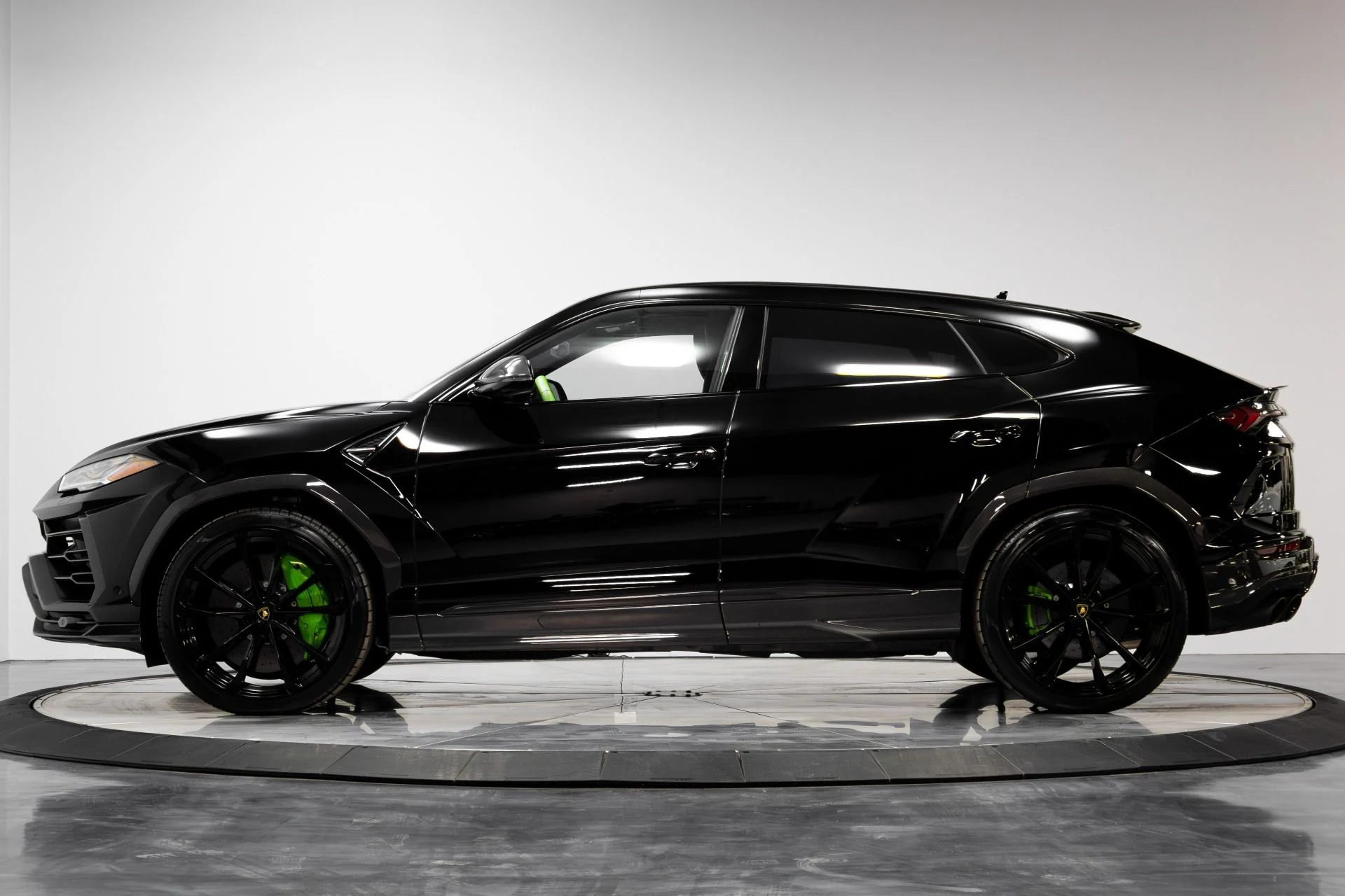 mph039_1331684096_Used_2022_Lamborghini_Urus_1771543126_0818fd6c77