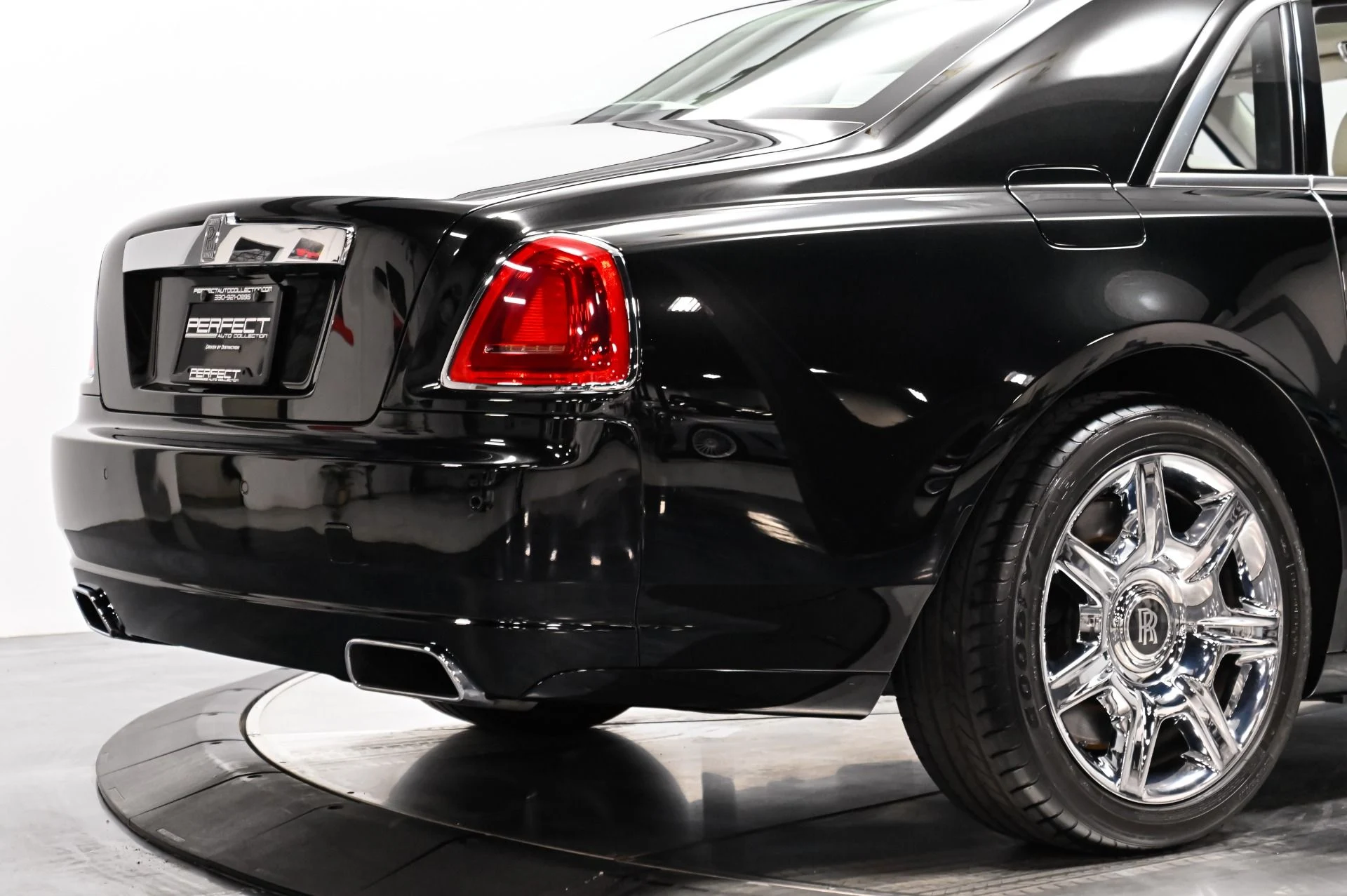 mph039_133984263_Used_2012_Rolls_Royce_Ghost_Base_1789141578_4d5649c696