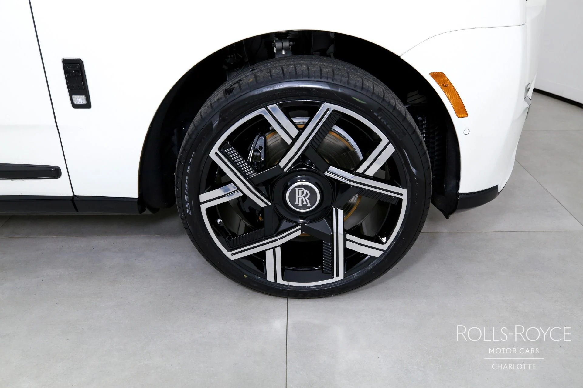 mph039_1345381297_Used_2025_Rolls_Royce_Cullinan_1765396756_31e244b772