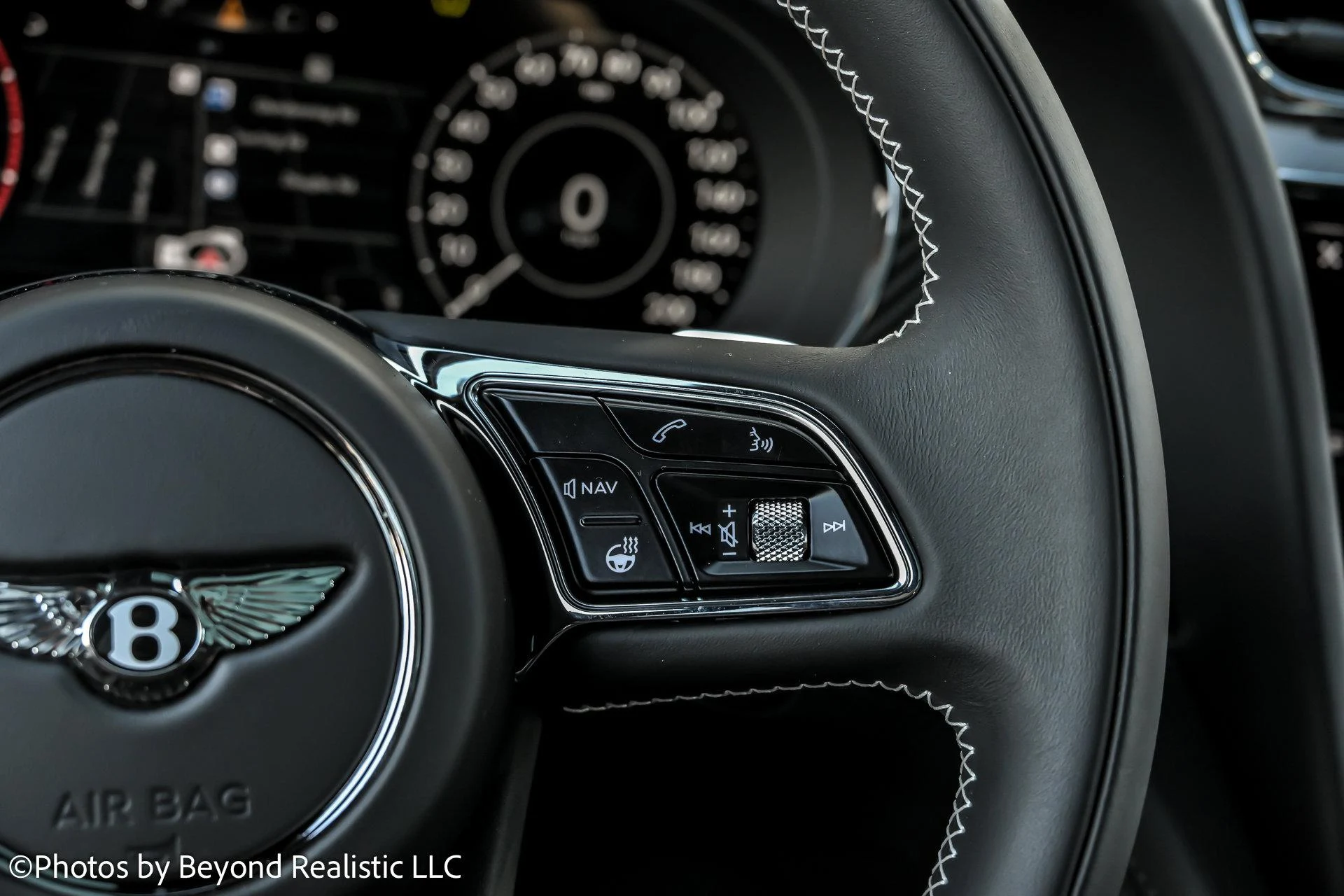 mph039_1353819432_Used_2024_Bentley_Bentayga_Azure_1762420110_9a203eb503