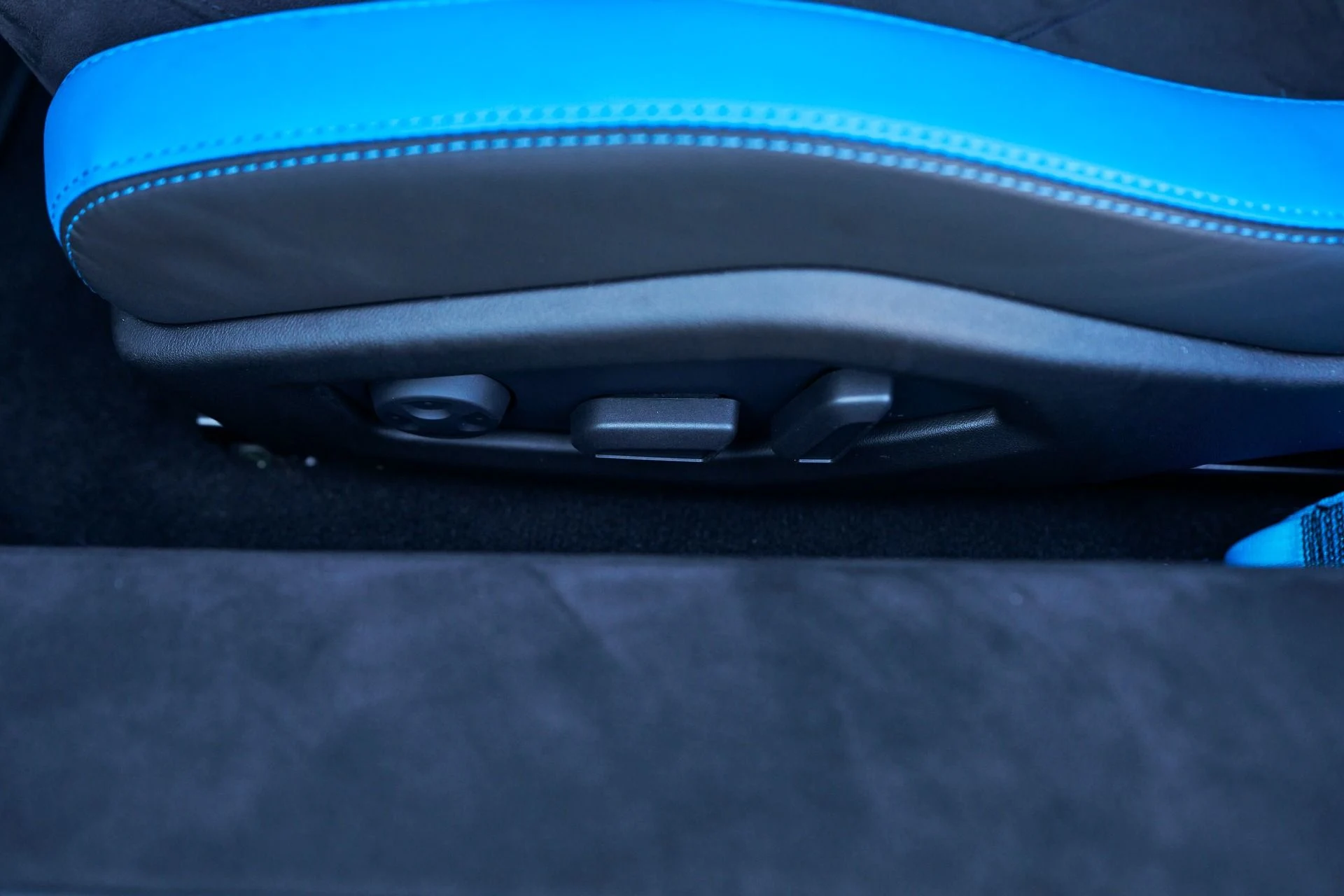 mph039_1360722115_Used_2024_Lamborghini_Huracan_Sterrato_Base_1761068444_f8434c2339