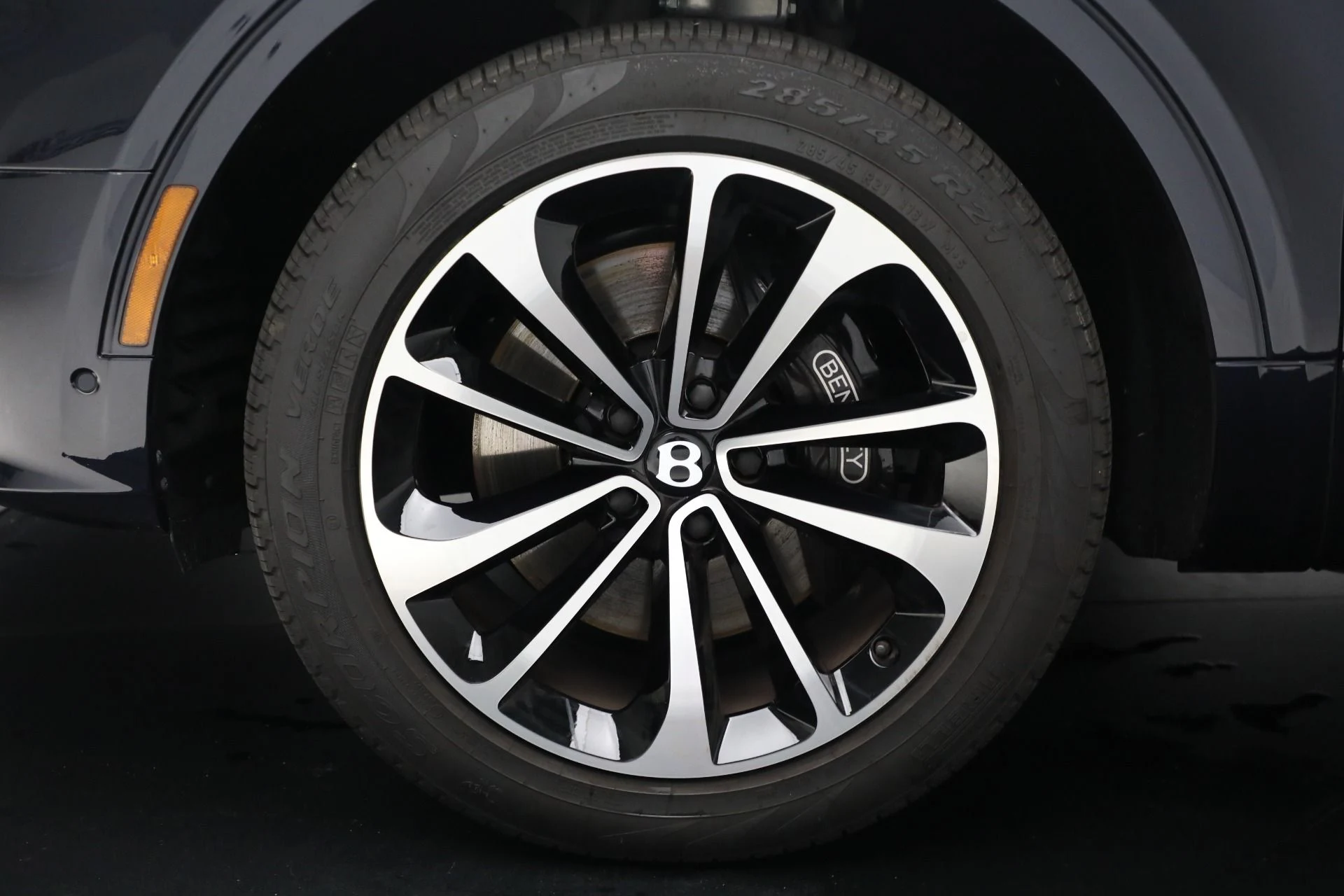 mph039_1361477629_Used_2022_Bentley_Bentayga_V8_e207f15d03