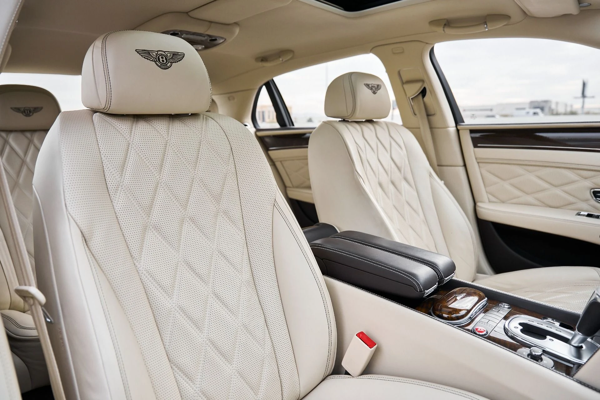 mph039_1363914285_Used_2015_Bentley_Flying_Spur_V8_1769278365_6370f1c47c