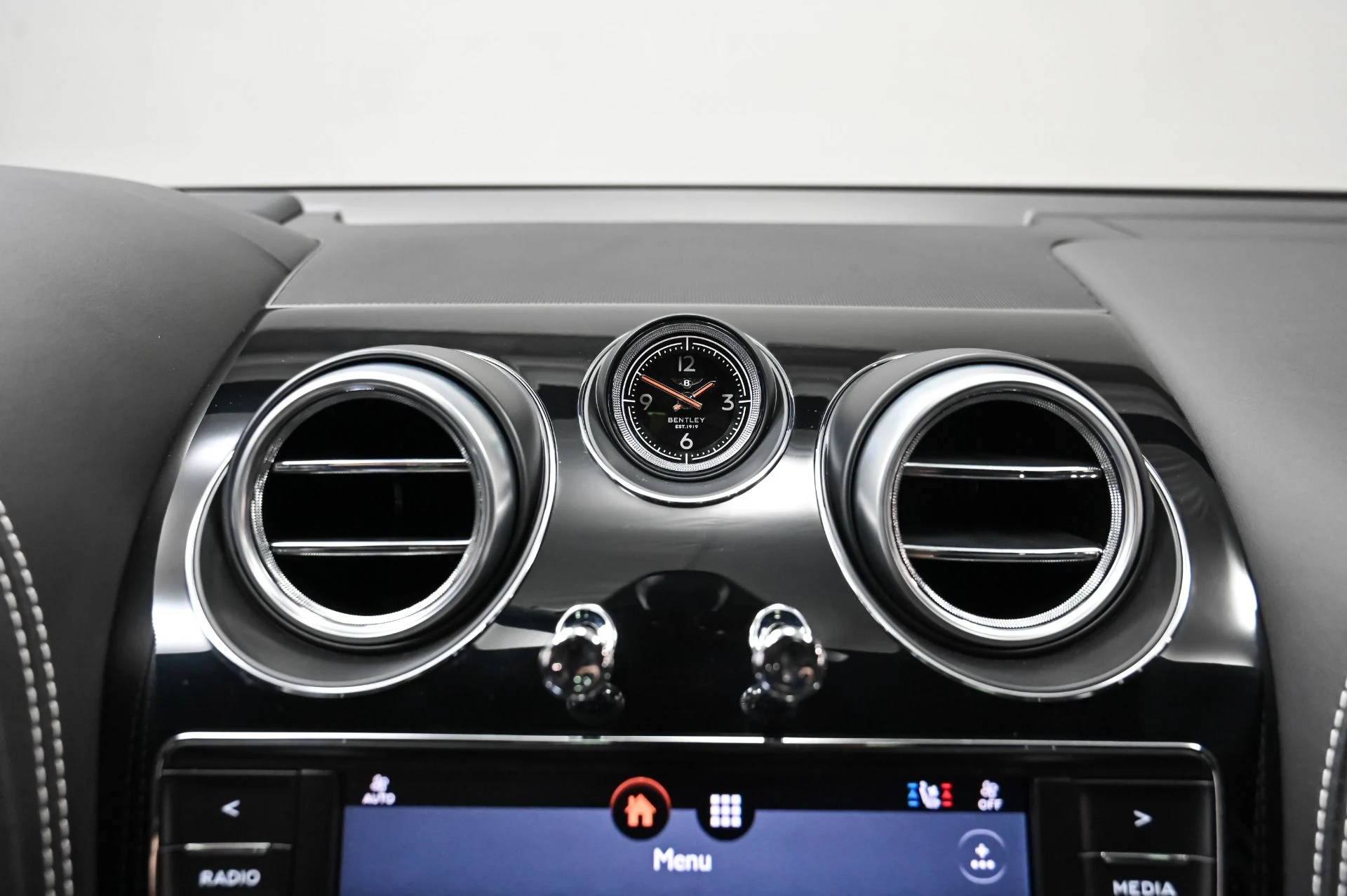 mph039_1364244083_Used_2018_Bentley_Bentayga_W12_1756239179_15953aa446