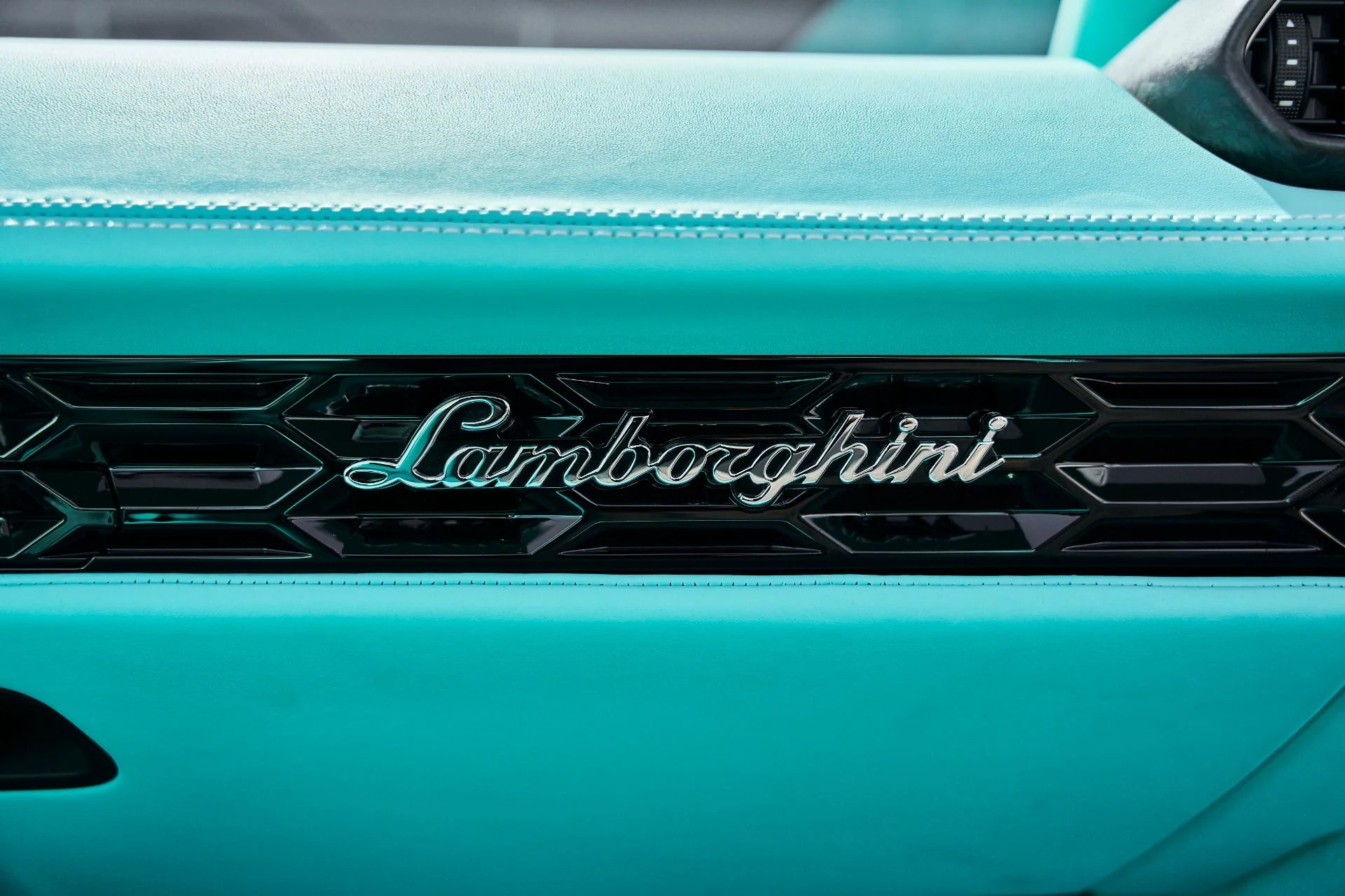 mph039_1365665157_Used_2022_Lamborghini_Huracan_EVO_Base_1779498779_be6757341a