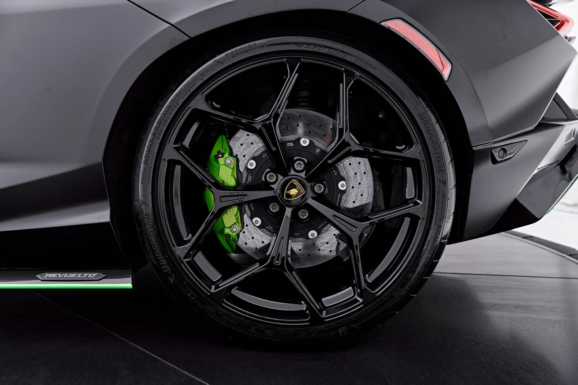 mph039_1375194193_Used_2024_Lamborghini_Revuelto_Base_1788040968_228ab97c3f