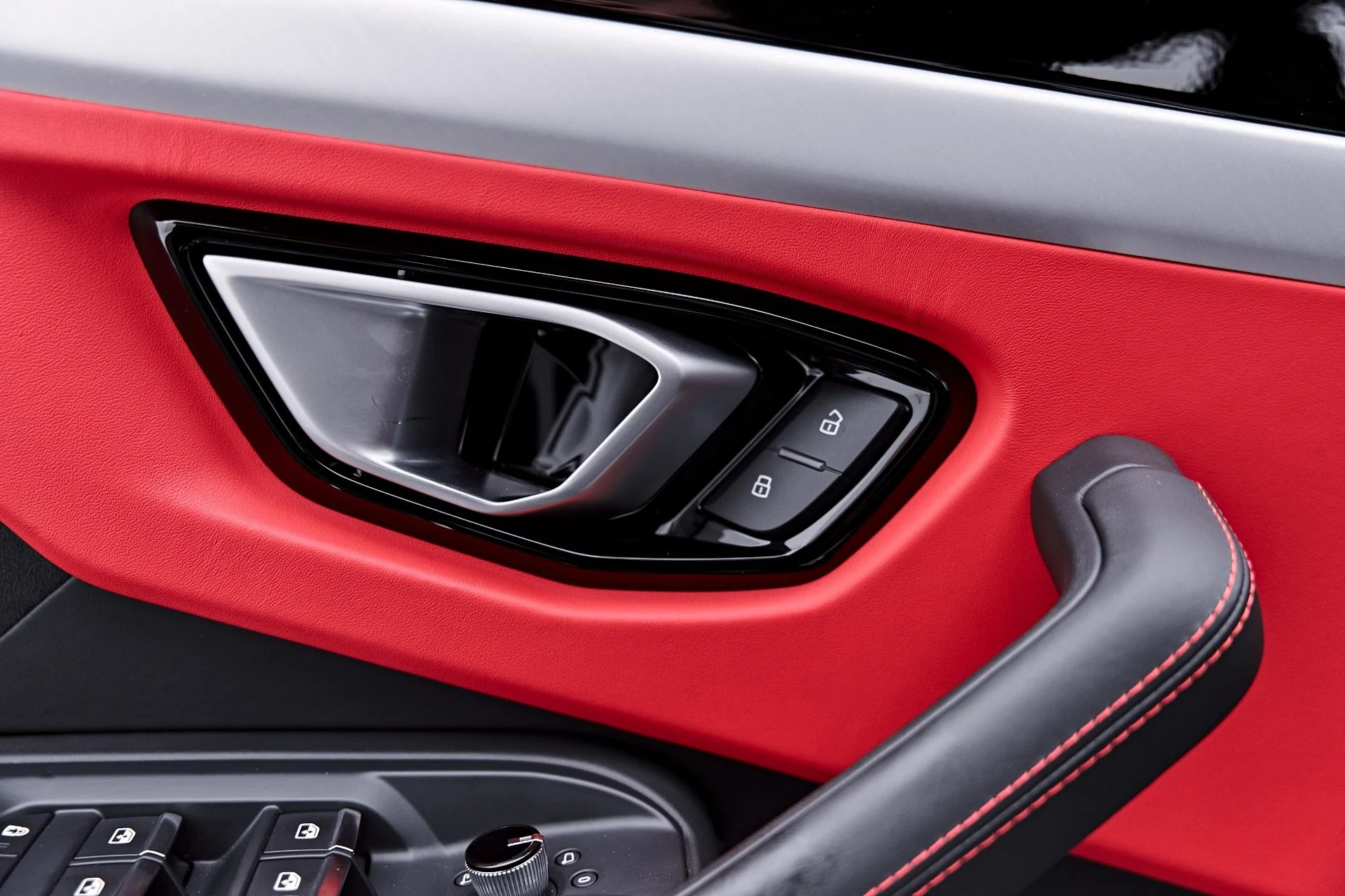 mph039_1397984507_Used_2023_Lamborghini_Urus_S_1784684465_5b9bf89c4d