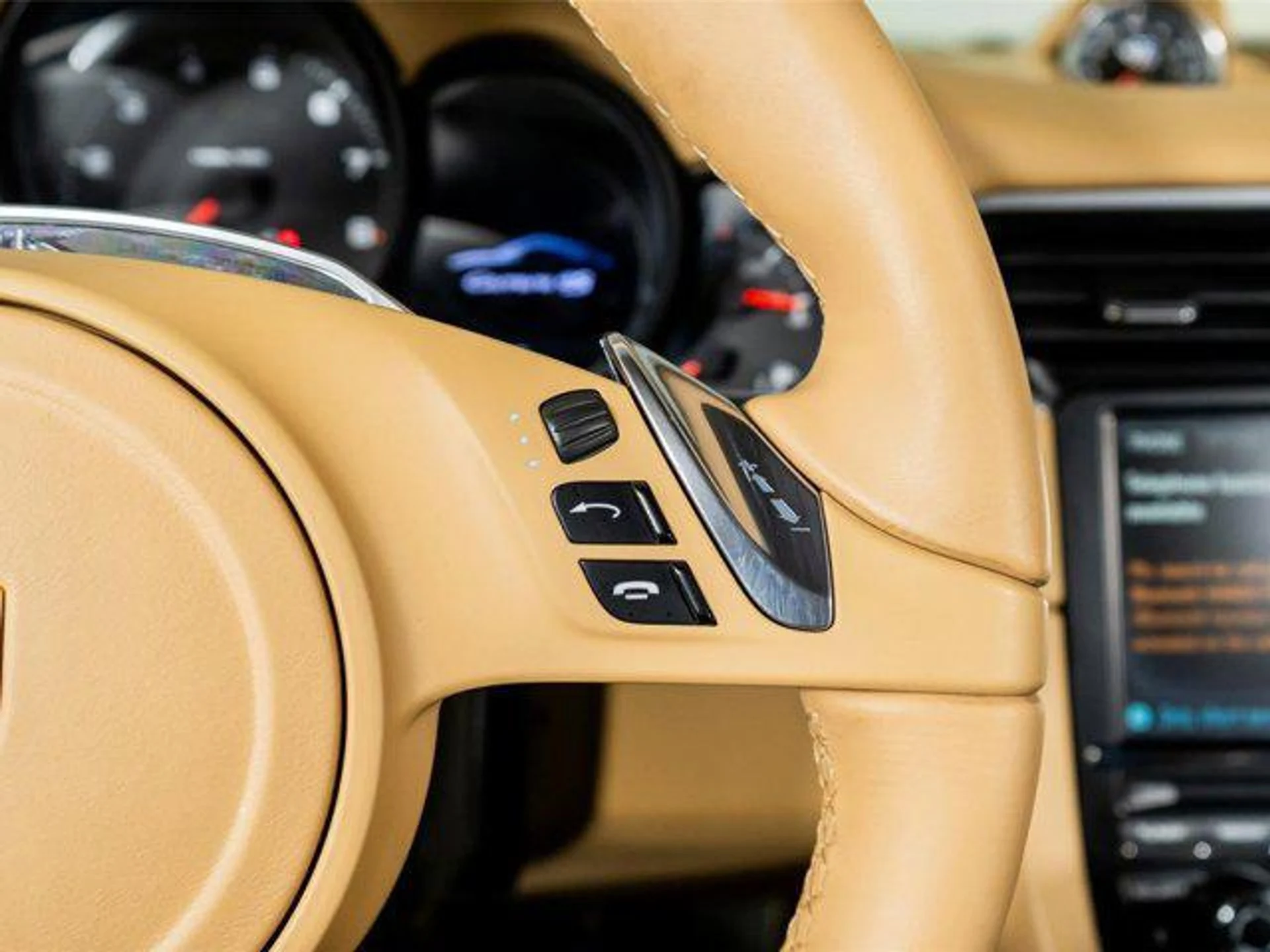 mph039_1404432159_JQL_Ri8ul_A_Q93r_UH_8_P2_O_Aid_Sh_FU_0196c79dd2