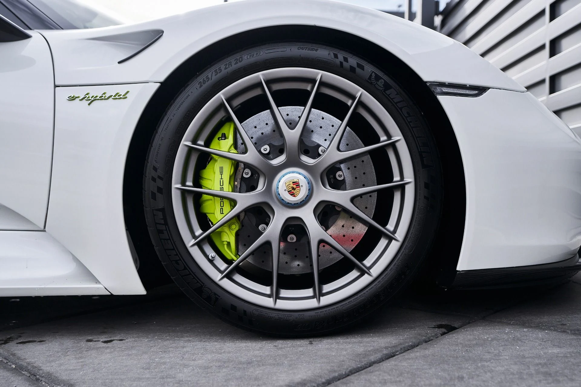 mph039_1412464921_Used_2015_Porsche_918_Spyder_w_Weissach_Package_1764874366_e82adfea96