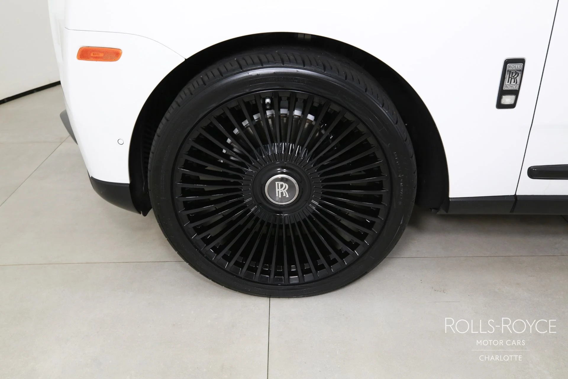 mph039_1424403480_Used_2020_Rolls_Royce_Cullinan_1750950377_4e350c783f