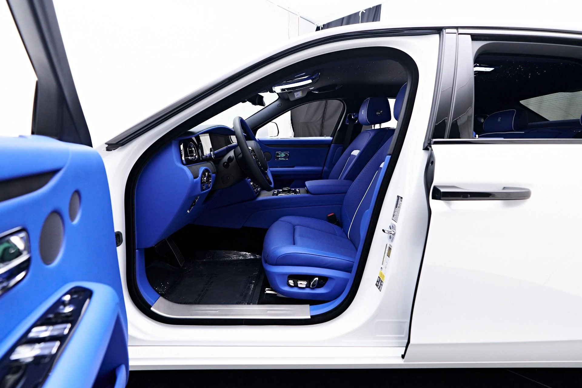 mph039_142602759_Used_2024_Rolls_Royce_Ghost_Base_1757190836_664afd3181