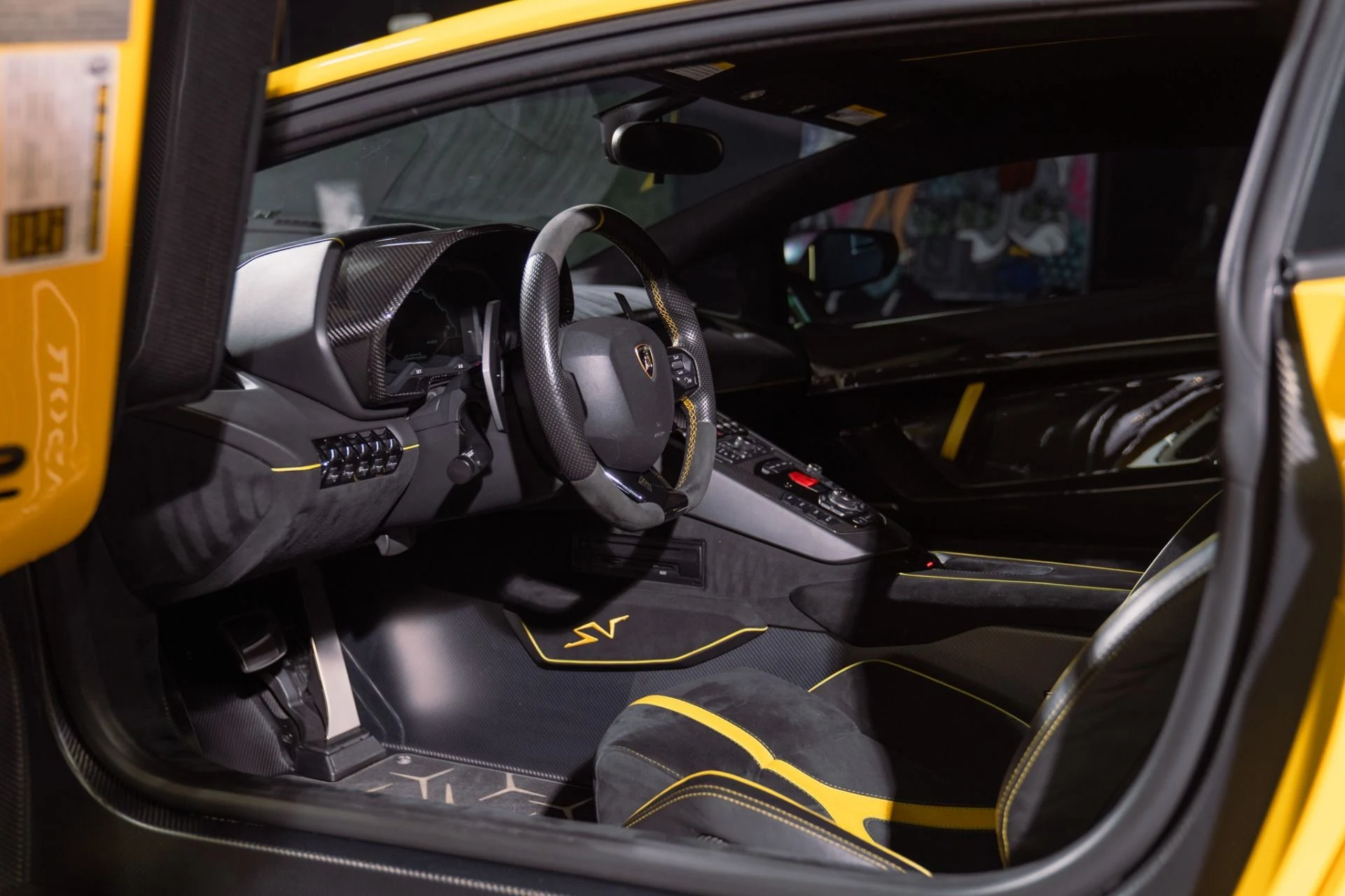 mph039_1437795256_Used_2016_Lamborghini_Aventador_LP_750_4_SV_Full_Carbon_Interior_with_Carbon_Seats_1792521135_9fe5824287