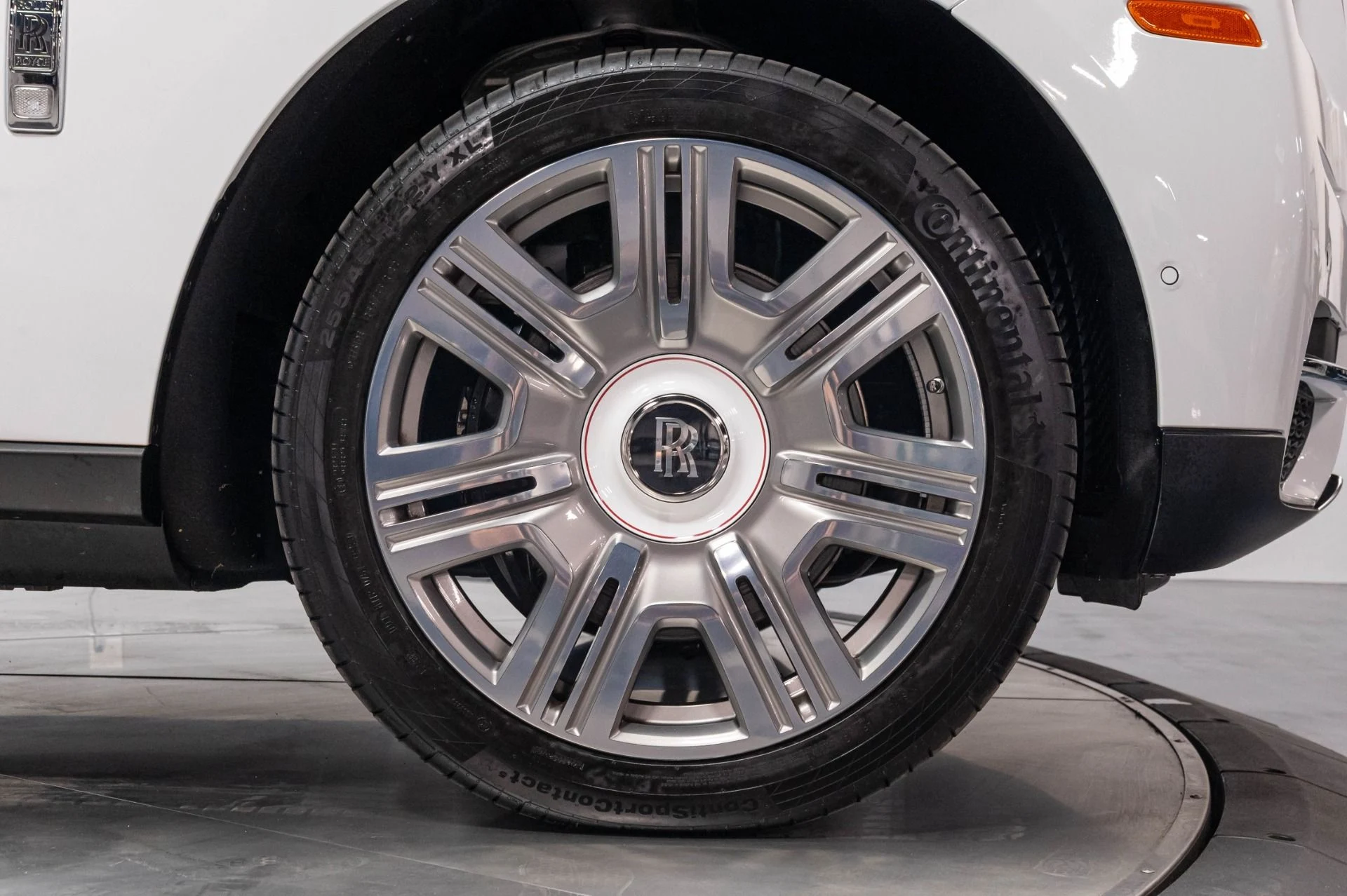 mph039_1453904418_Used_2023_Rolls_Royce_Cullinan_Base_1784654750_e9baac9291
