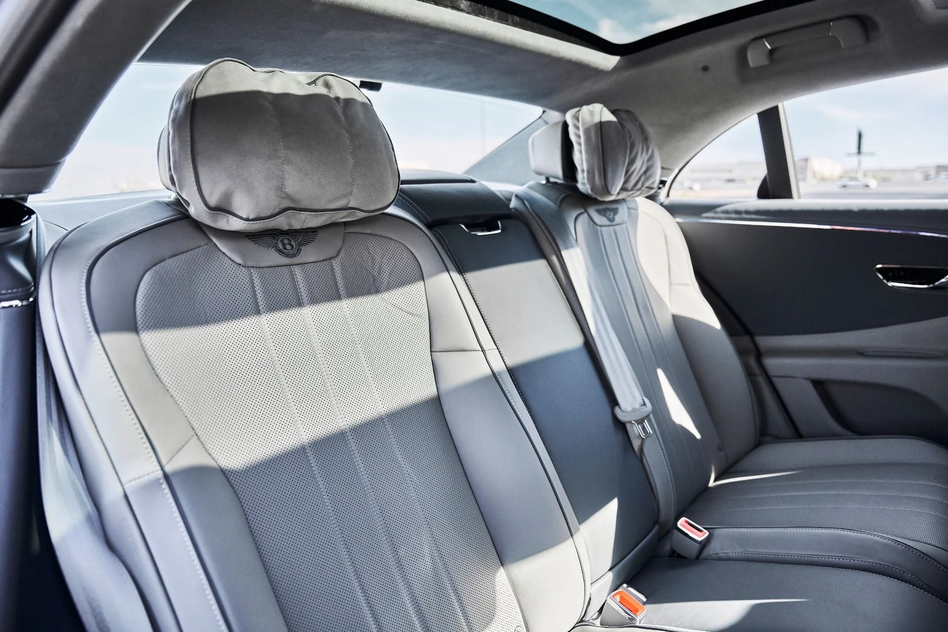 mph039_1477810984_Used_2026_Bentley_Flying_Spur_V8_1775613304_e3c0ffb724