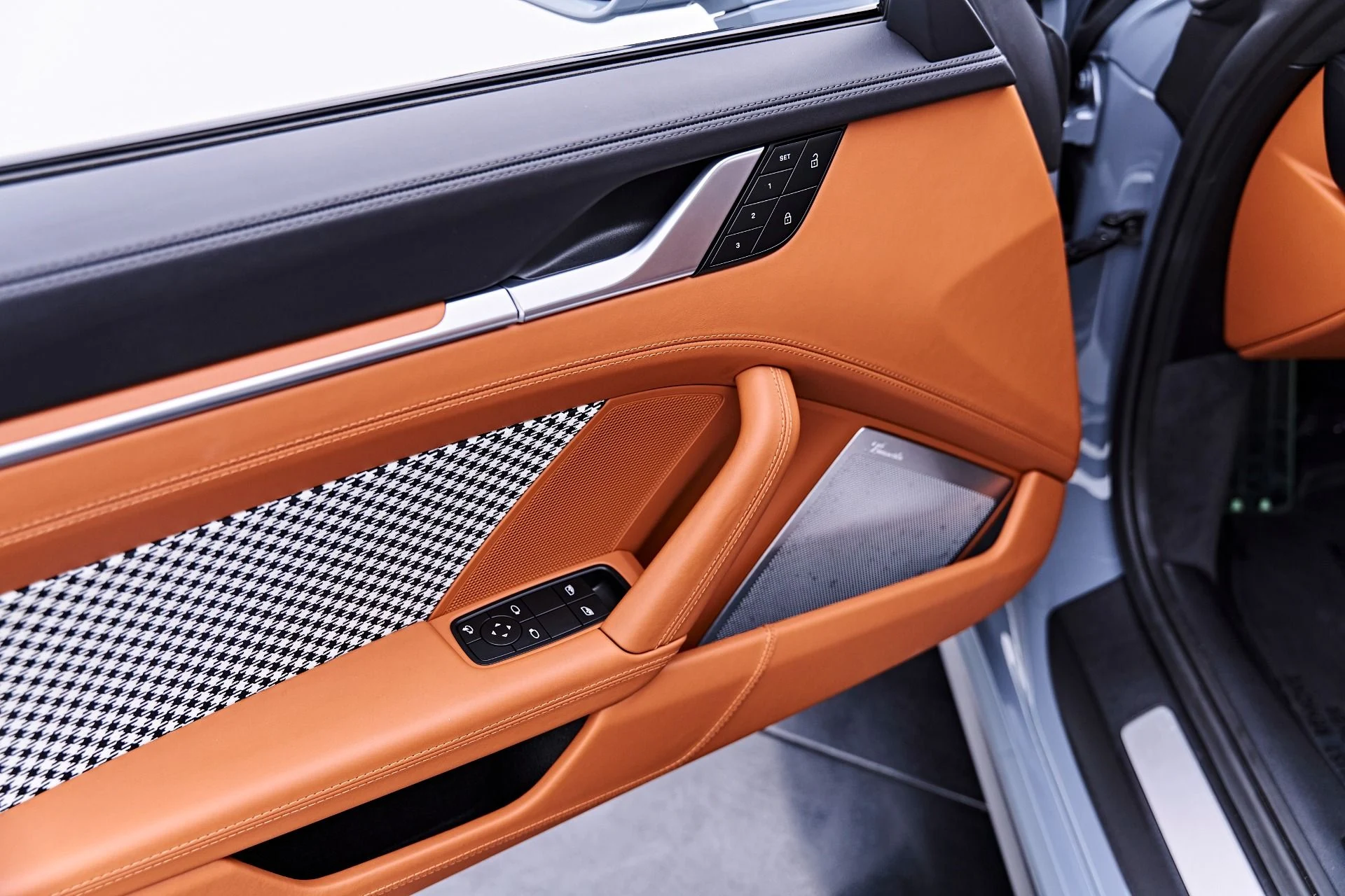 mph039_1501521285_Used_2023_Porsche_911_Turbo_S_1785208196_01b46e667f