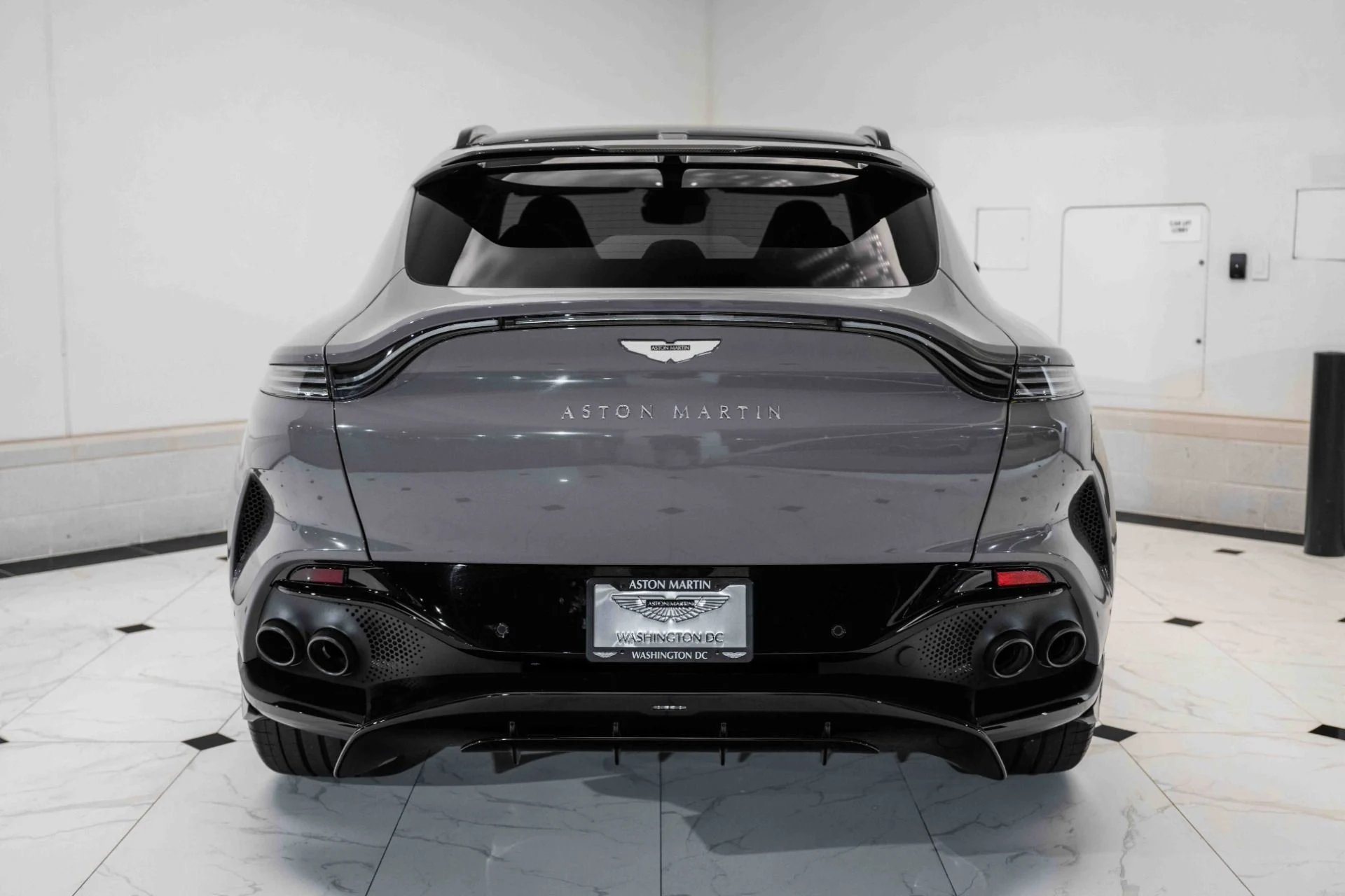 mph039_1518566156_Used_2023_Aston_Martin_DBX_707_1728832242_9643e6ef50