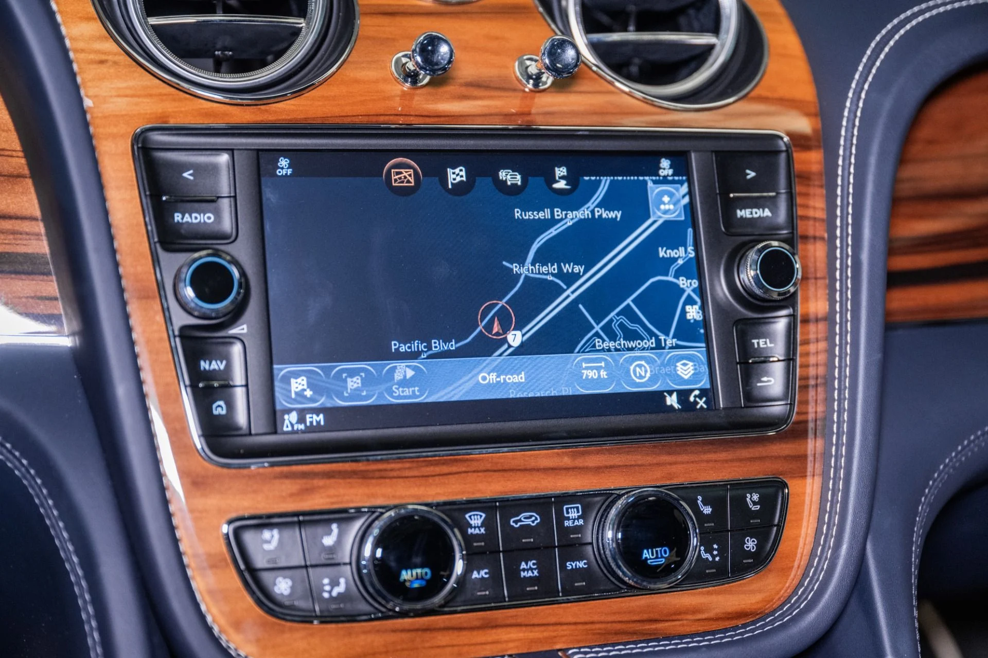 mph039_1521639260_Used_2019_Bentley_Bentayga_V8_1759420865_516bee237a