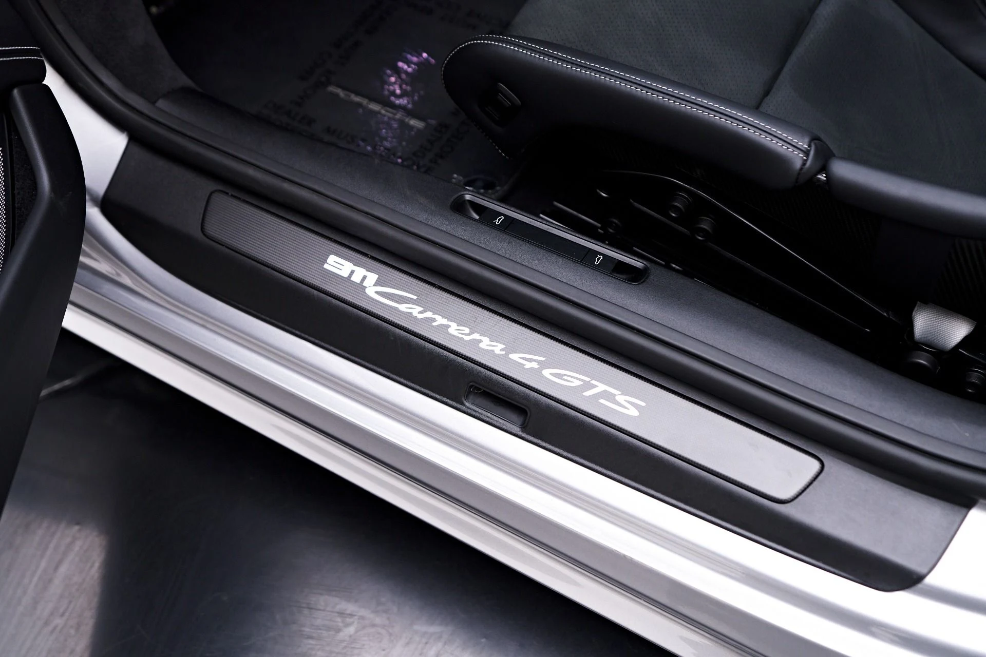 mph039_153111636_Used_2024_Porsche_911_Carrera_4_GTS_1753409003_4226550dfa