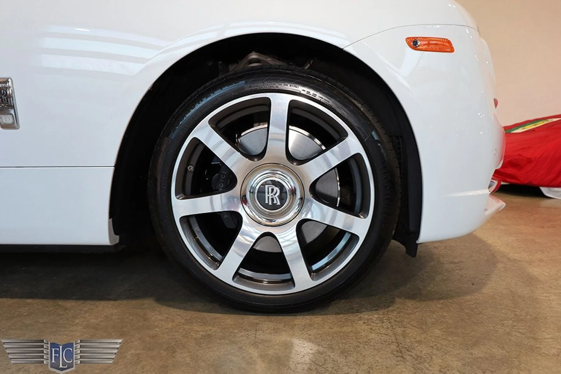 mph039_1537966937_used_2017_rolls_royce_dawn_convertible_9689_23041760_40_1024_b2c71eff5b