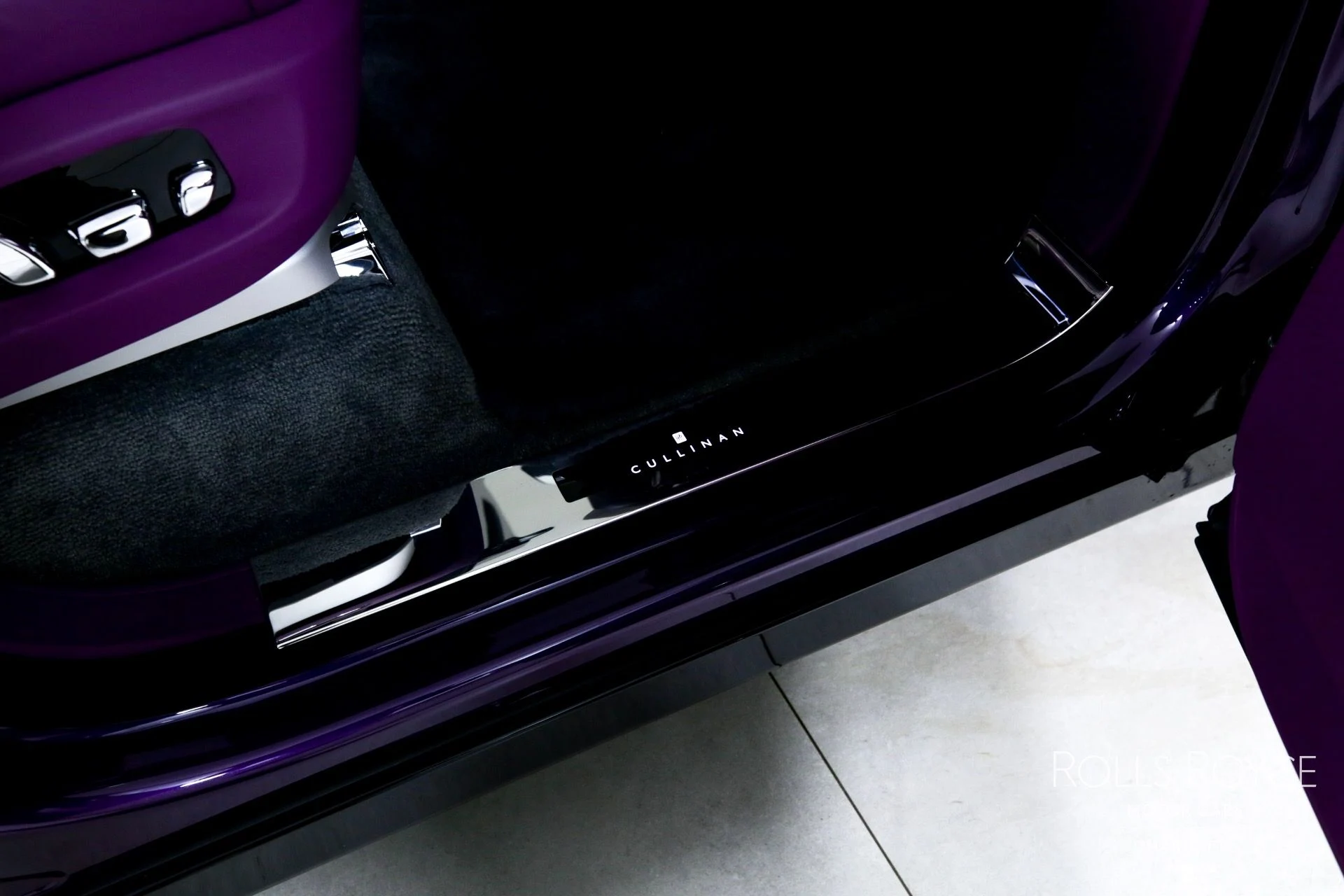 mph039_1540437315_Used_2025_Rolls_Royce_Cullinan_1748382671_3da29d1856