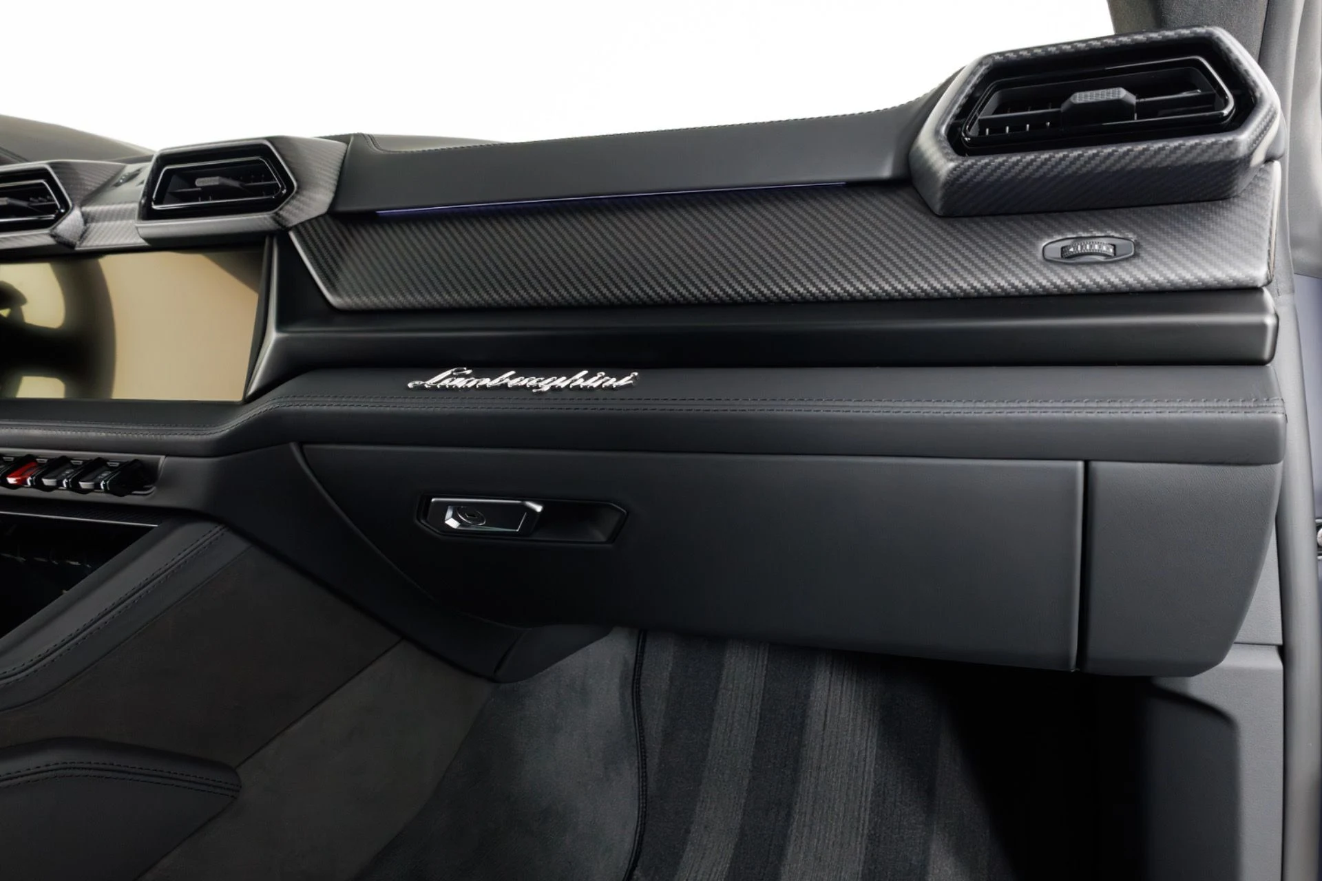mph039_1540900941_Used_2025_Lamborghini_Urus_SE_1779304710_002beb9ac3