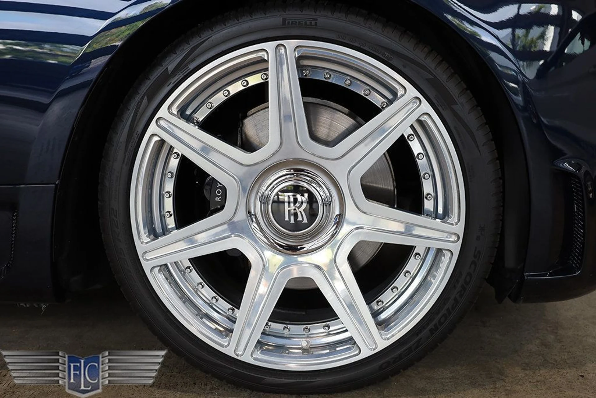 mph039_1550861688_used_2017_rolls_royce_dawn_convertible_9689_22999334_40_1024_3e340c48d7