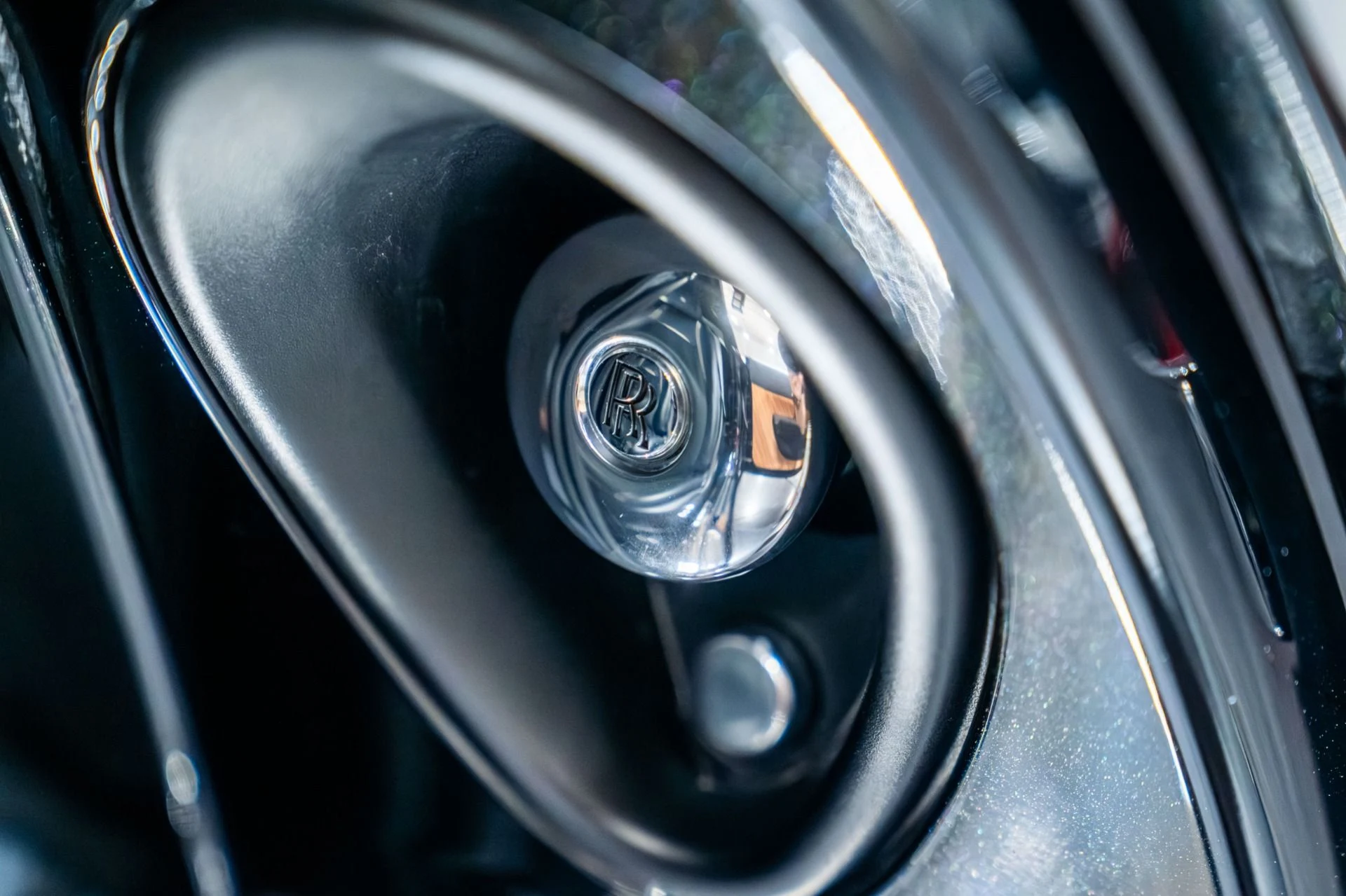 mph039_1552570323_Used_2014_Rolls_Royce_Wraith_360000_MSRP_Starlight_Headliner_24_Wheels_1765745605_4009d87b11