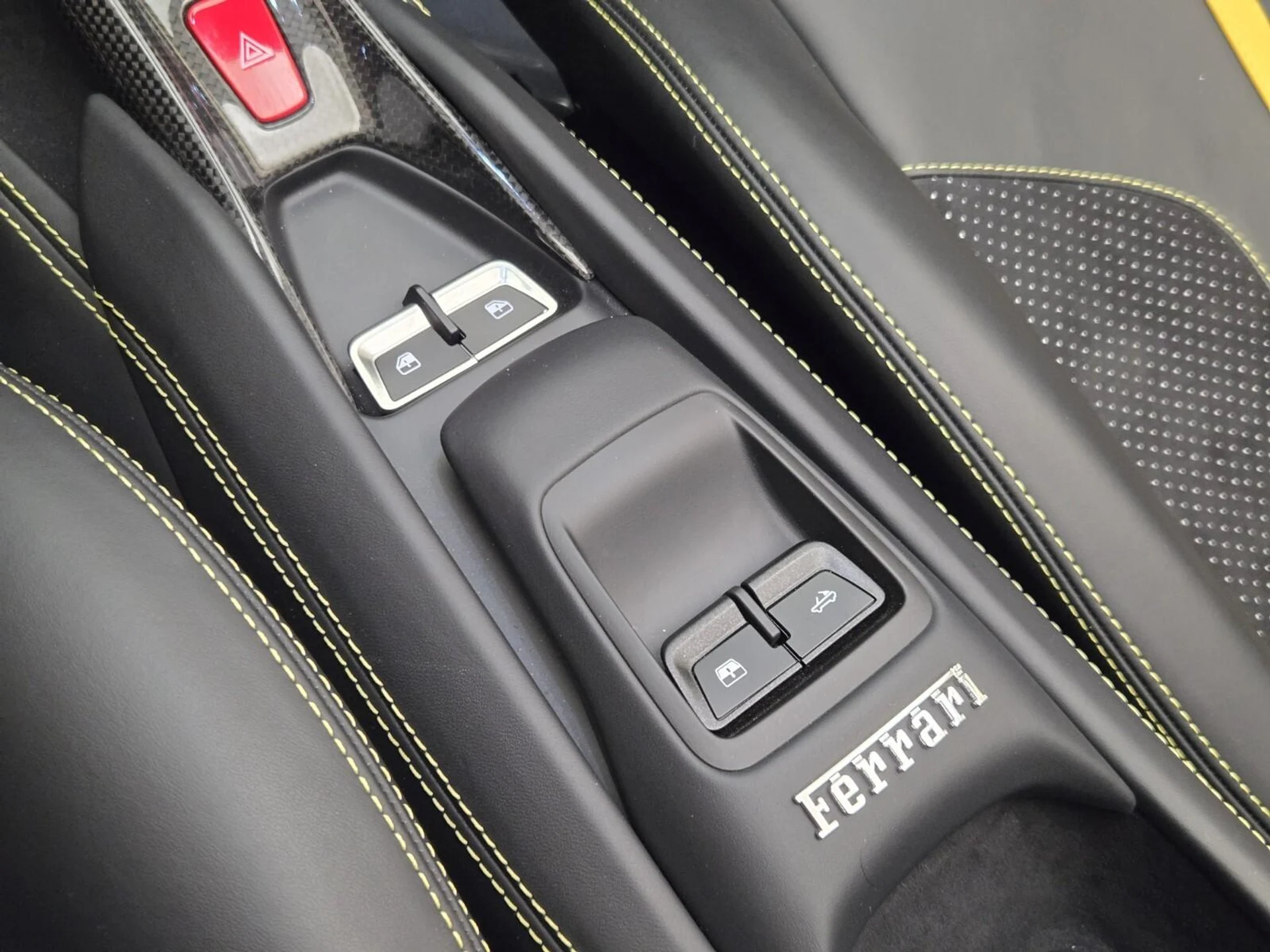 mph039_1582552652_Used_2021_Ferrari_F8_Spider_1754981913_19dc8d763d