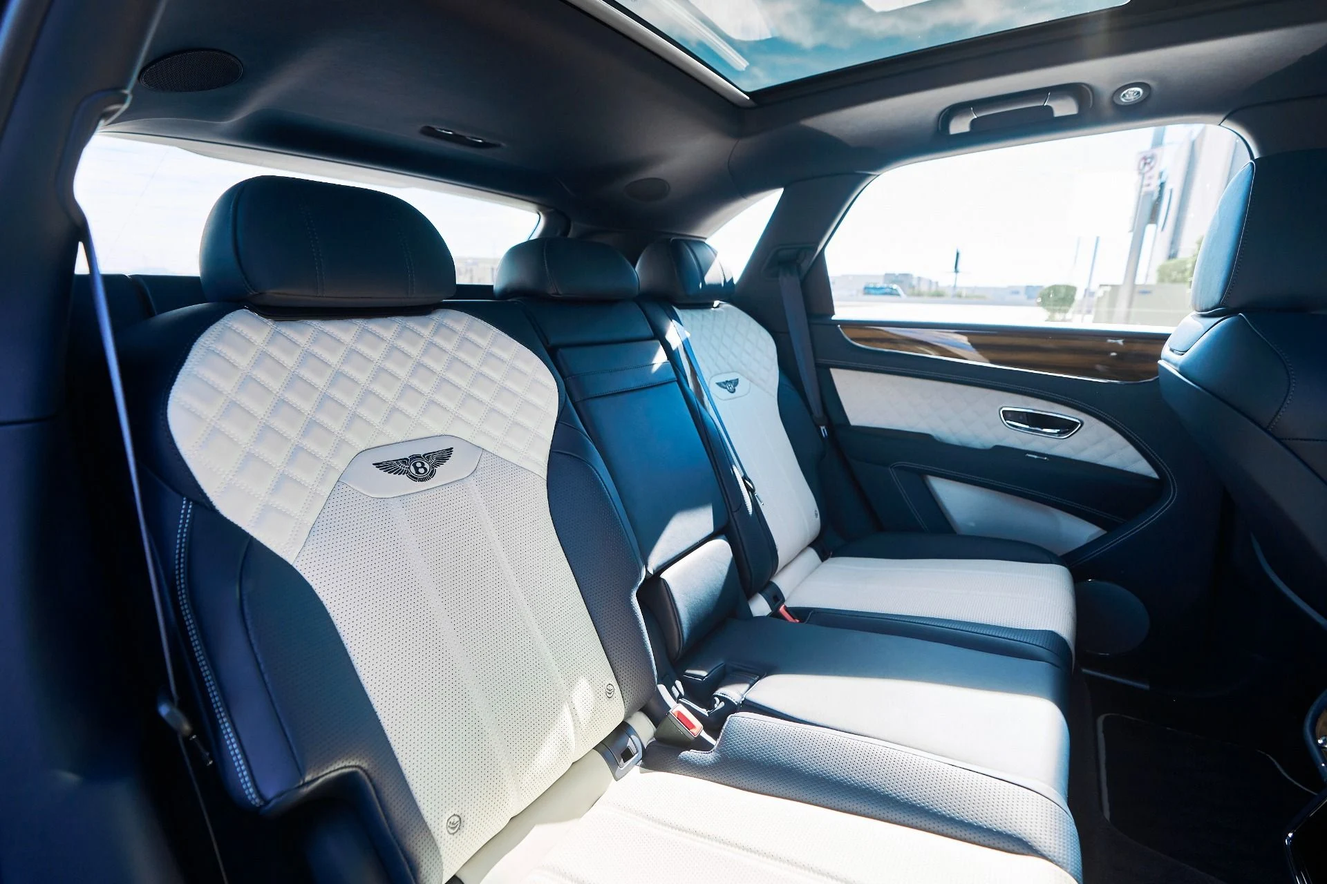 mph039_1592231249_Used_2021_Bentley_Bentayga_V8_1764209025_b34ce6de2d