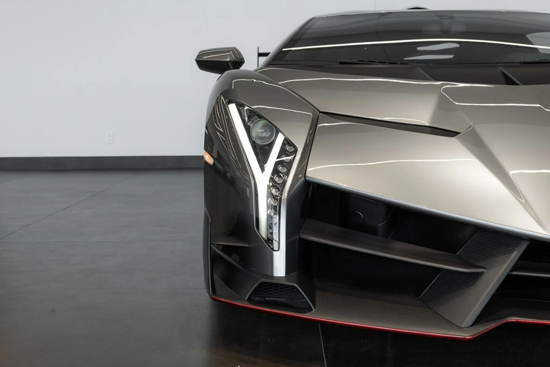 mph039_1594455629_lamborghini_veneno_2014_jpg_v_1779988126_885eeeed8a