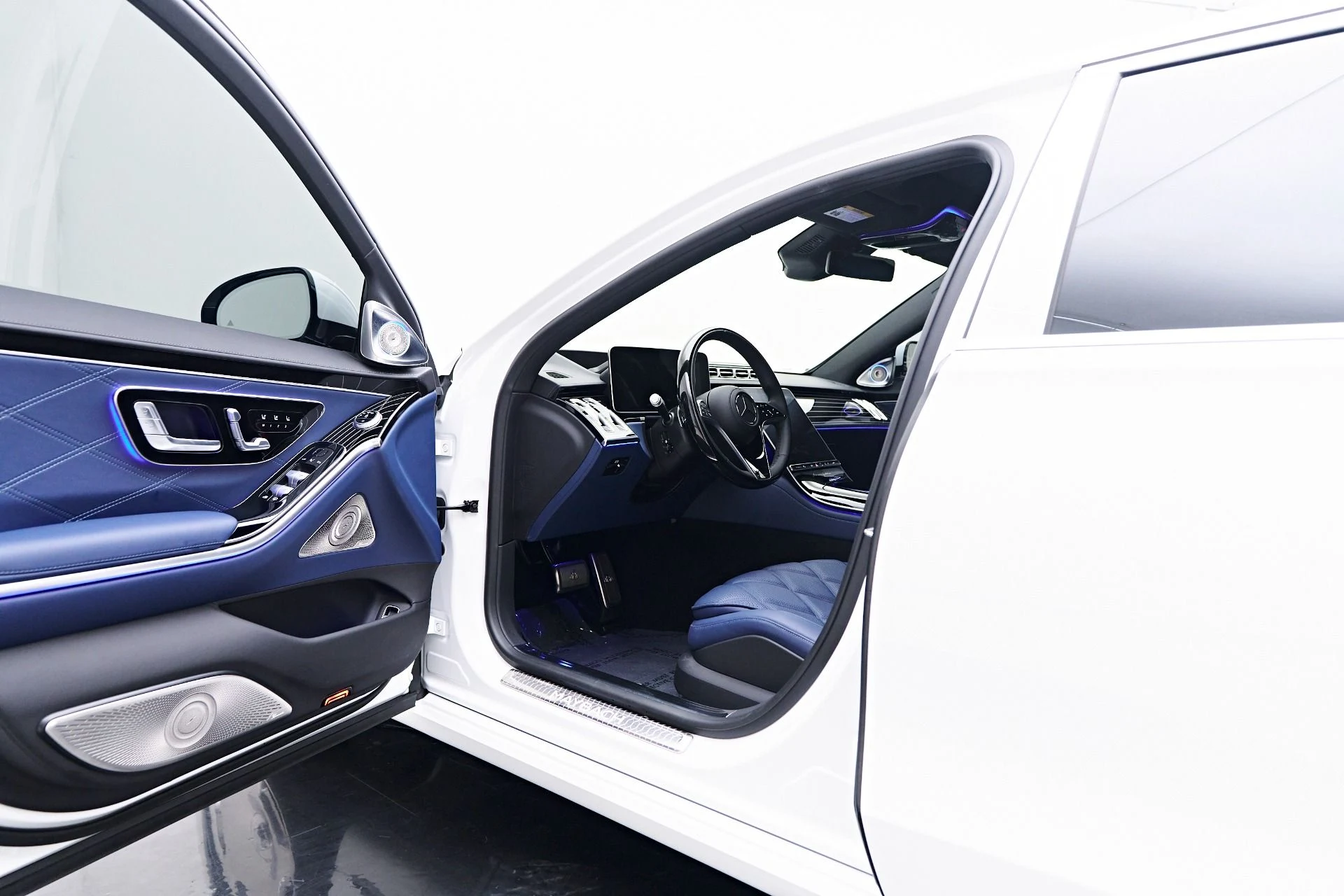 mph039_1607236688_Used_2024_Mercedes_Benz_S_Class_Maybach_S_680_1749232025_e076915ab8