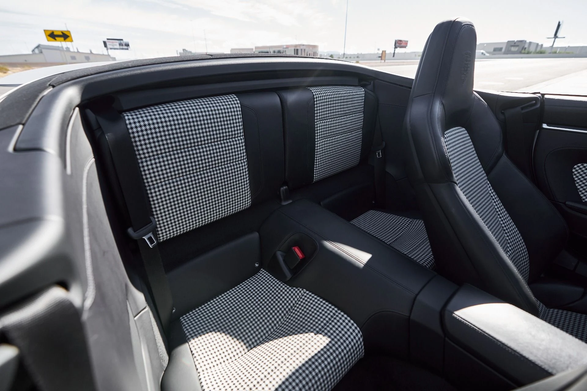 mph039_163005977_Used_2023_Porsche_911_Turbo_S_1763676511_6968b4507e