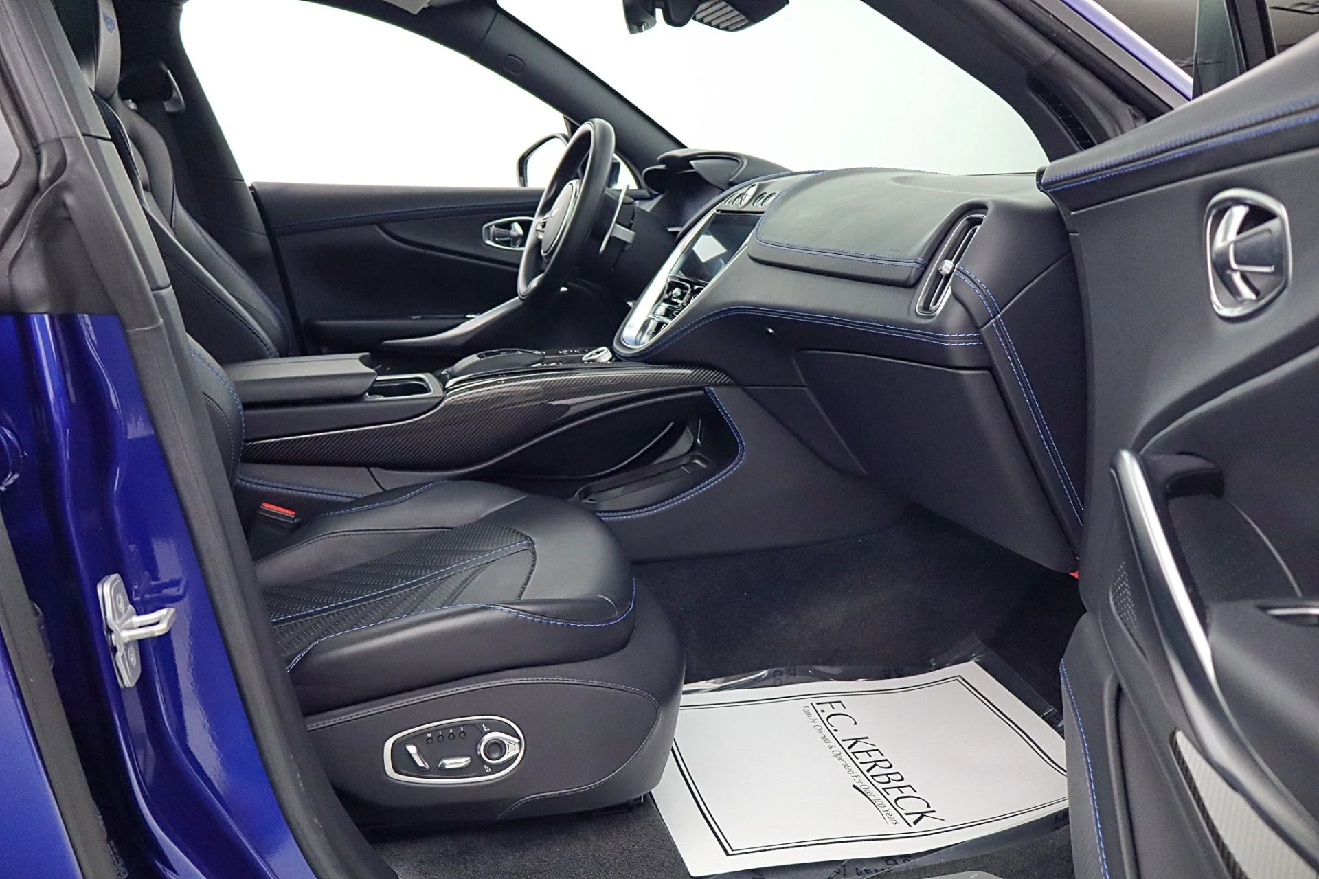 mph039_1645992047_Used_2023_Aston_Martin_DBX_707_952338e65a