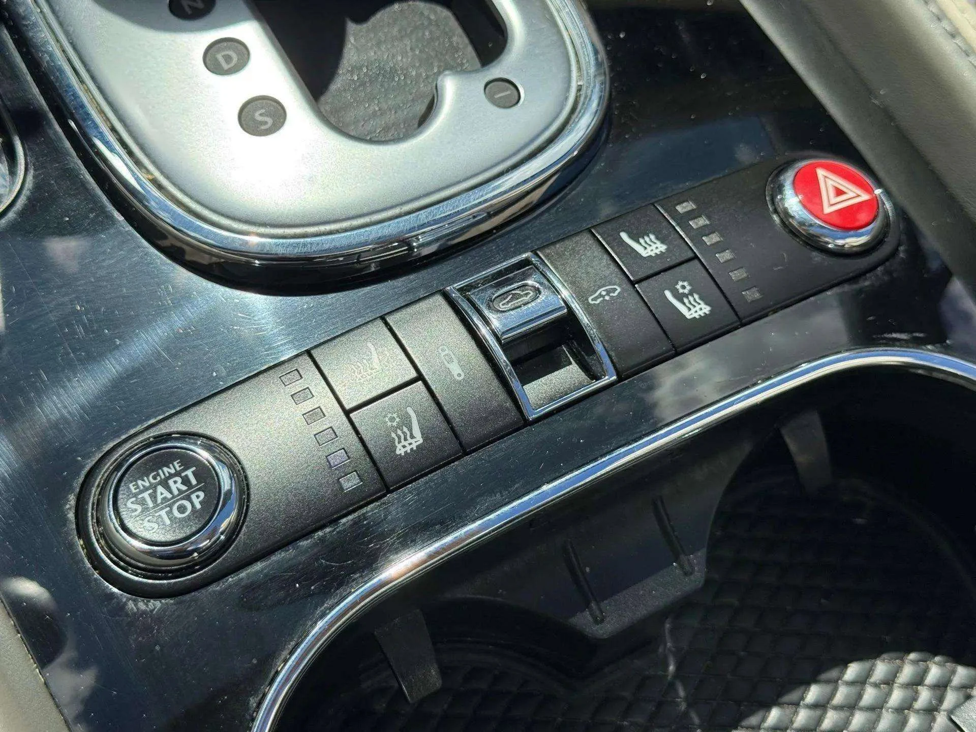 mph039_165079511_64e72b4f8279419b8b8391f7fa736332_e02ee40e7f