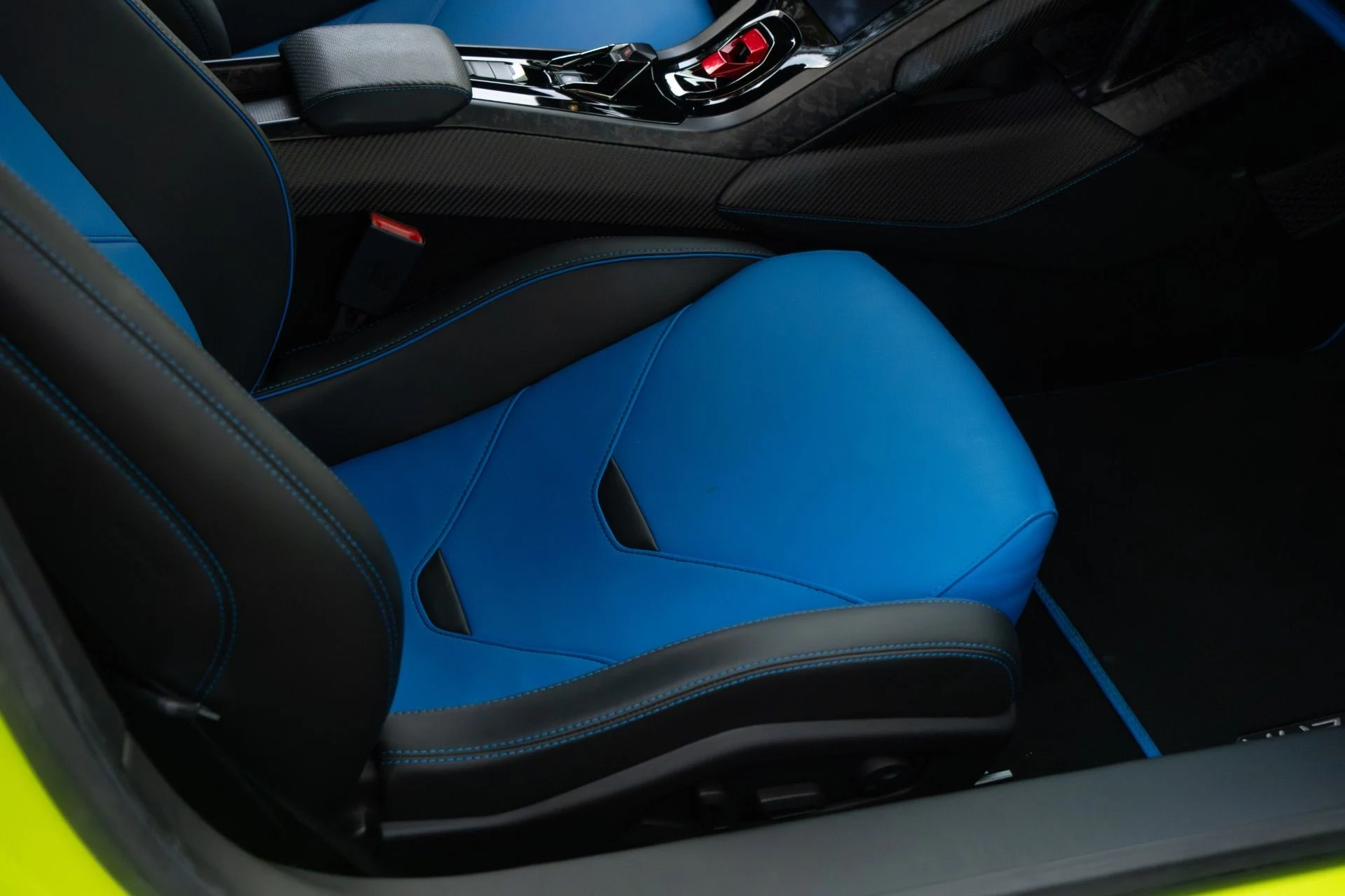 mph039_1679372474_Used_2020_Lamborghini_Huracan_EVO_1764467719_c8acc6aaeb